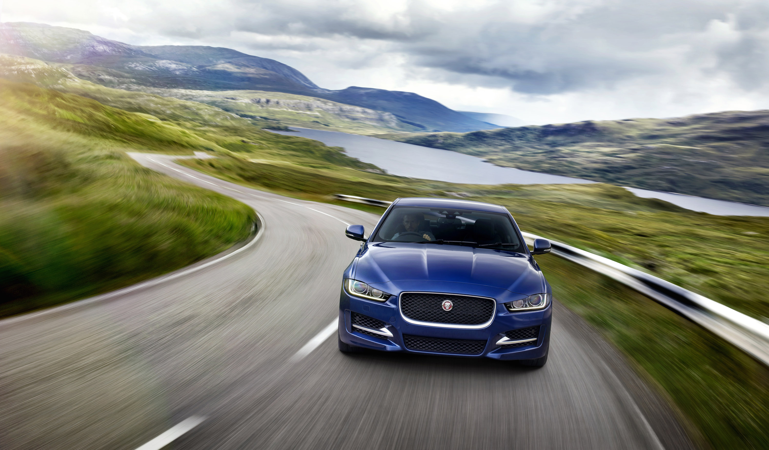 Jaguar XE photo #27