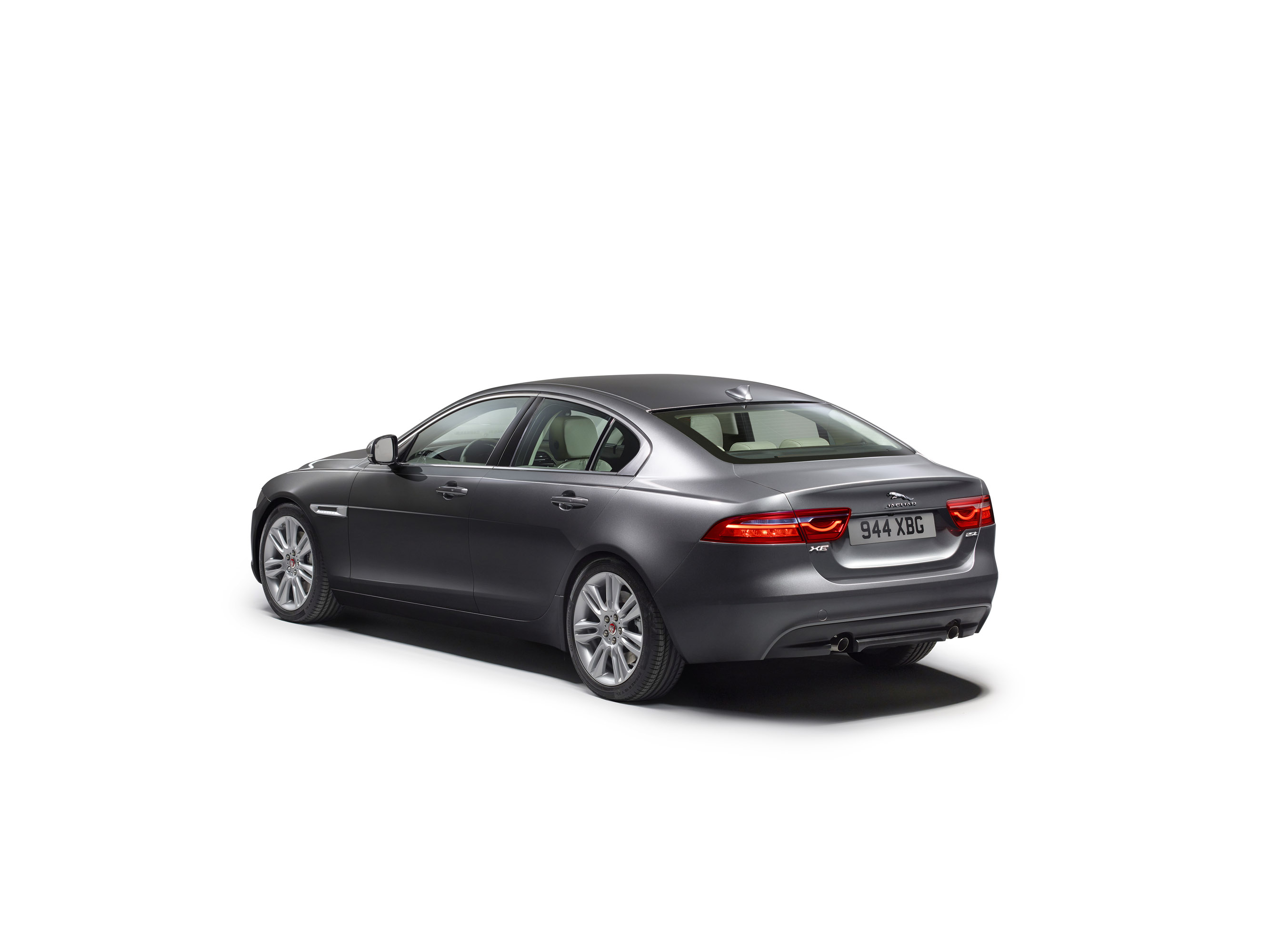 Jaguar XE photo #33