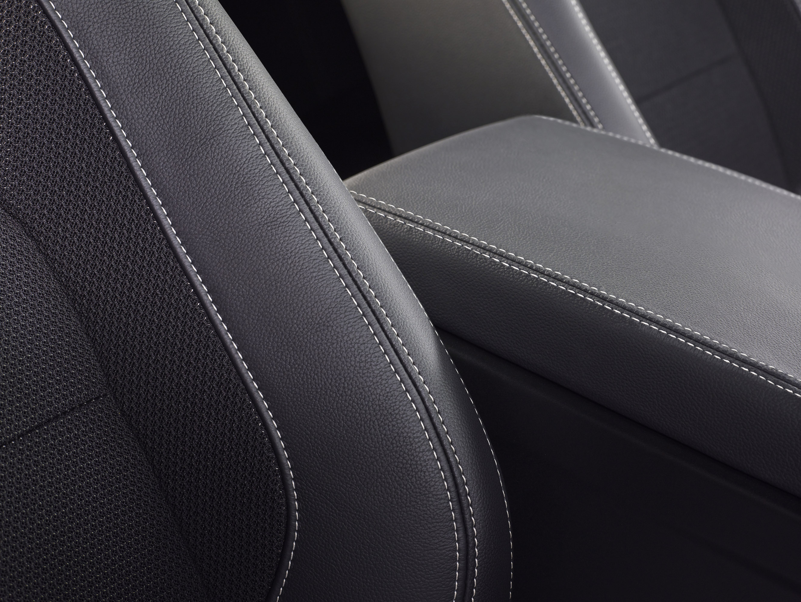 Jaguar XE photo #58