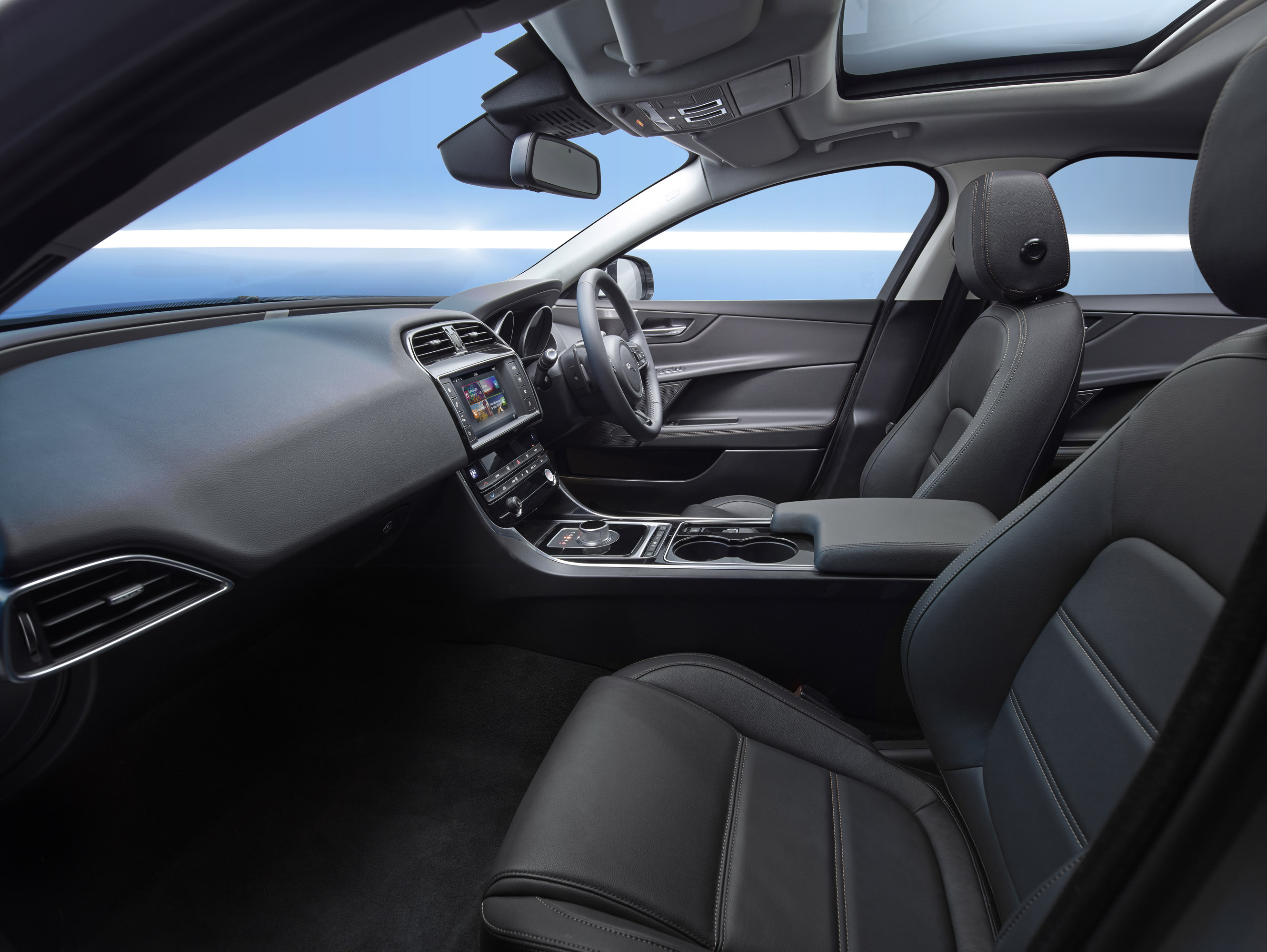 Jaguar XE photo #65