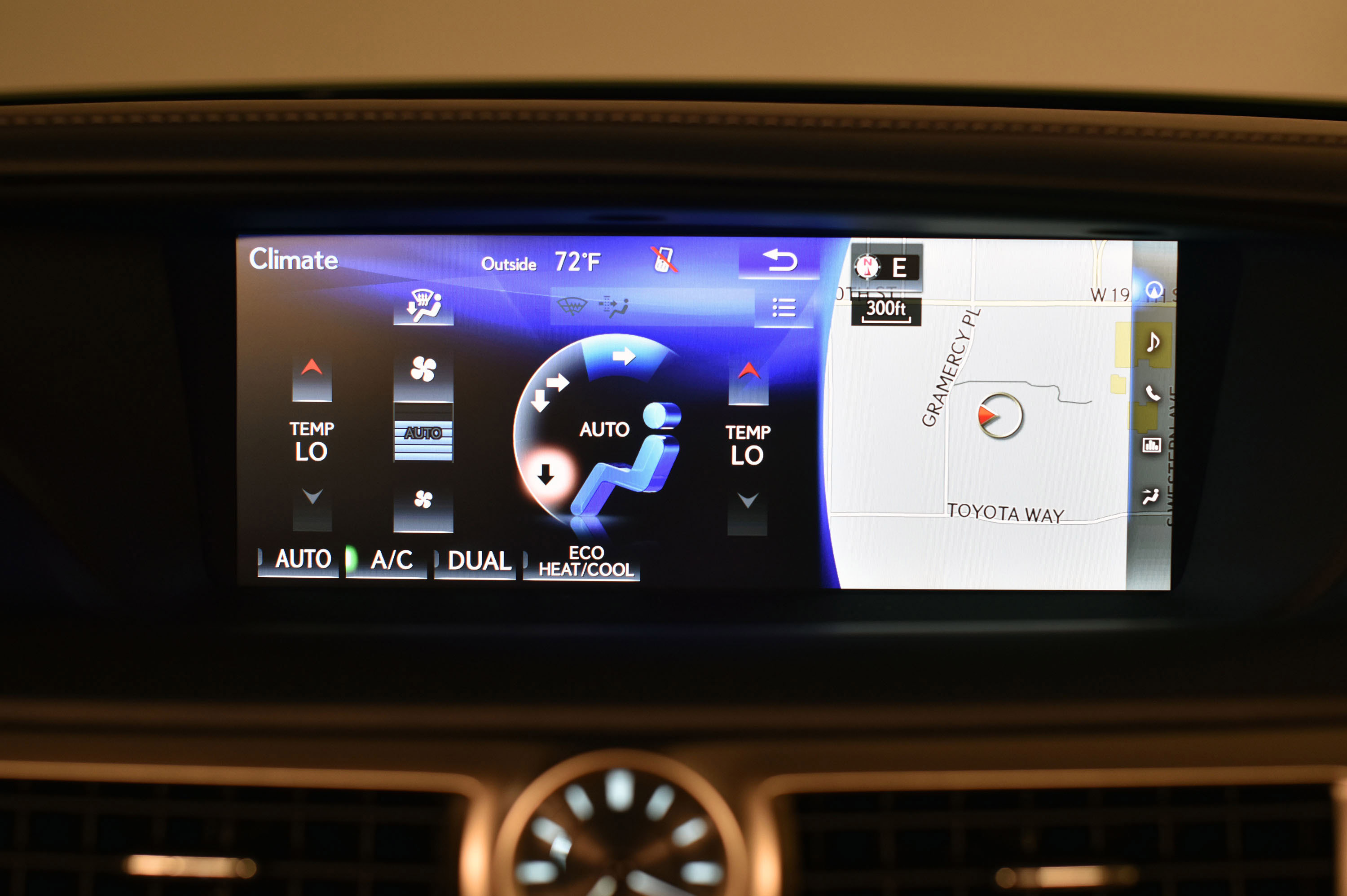 Lexus GS 200t photo #17