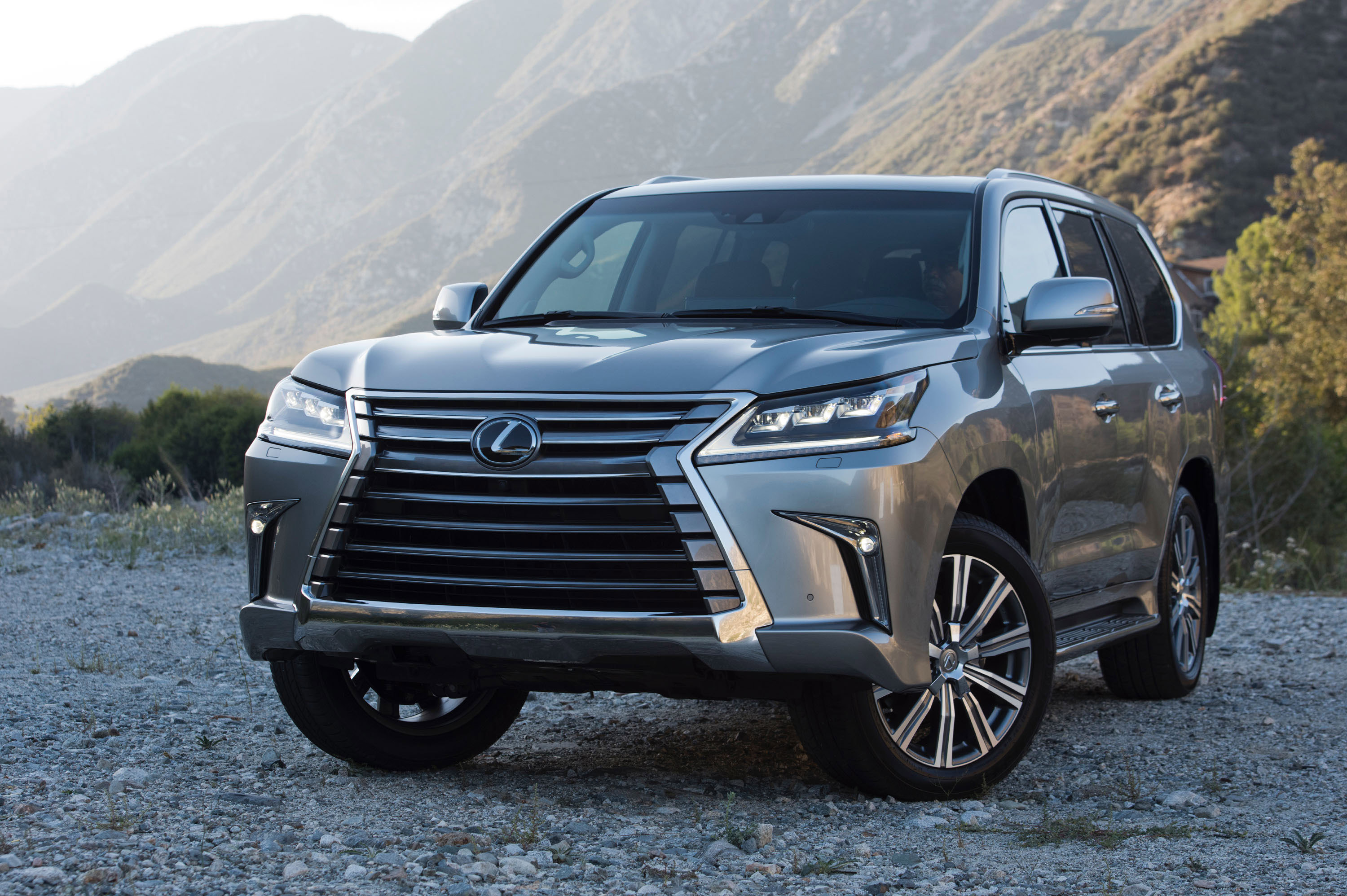 2016 Lexus LX 570 HD Pictures