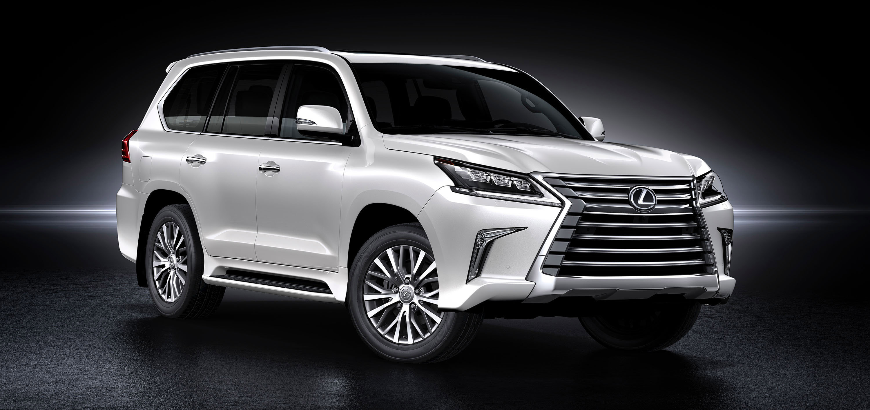 Lexus LX 570 photo #2