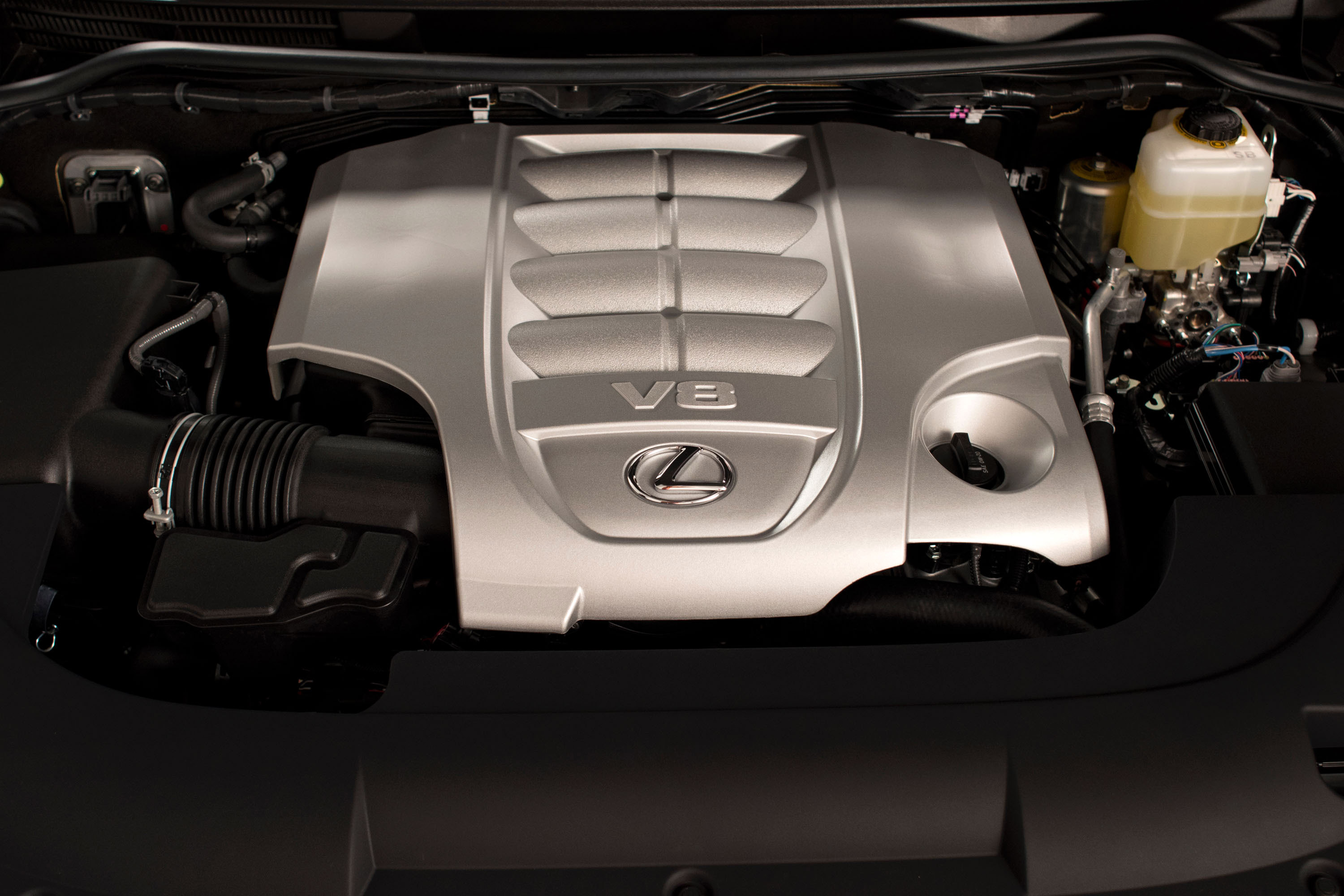 Lexus LX 570 photo #18