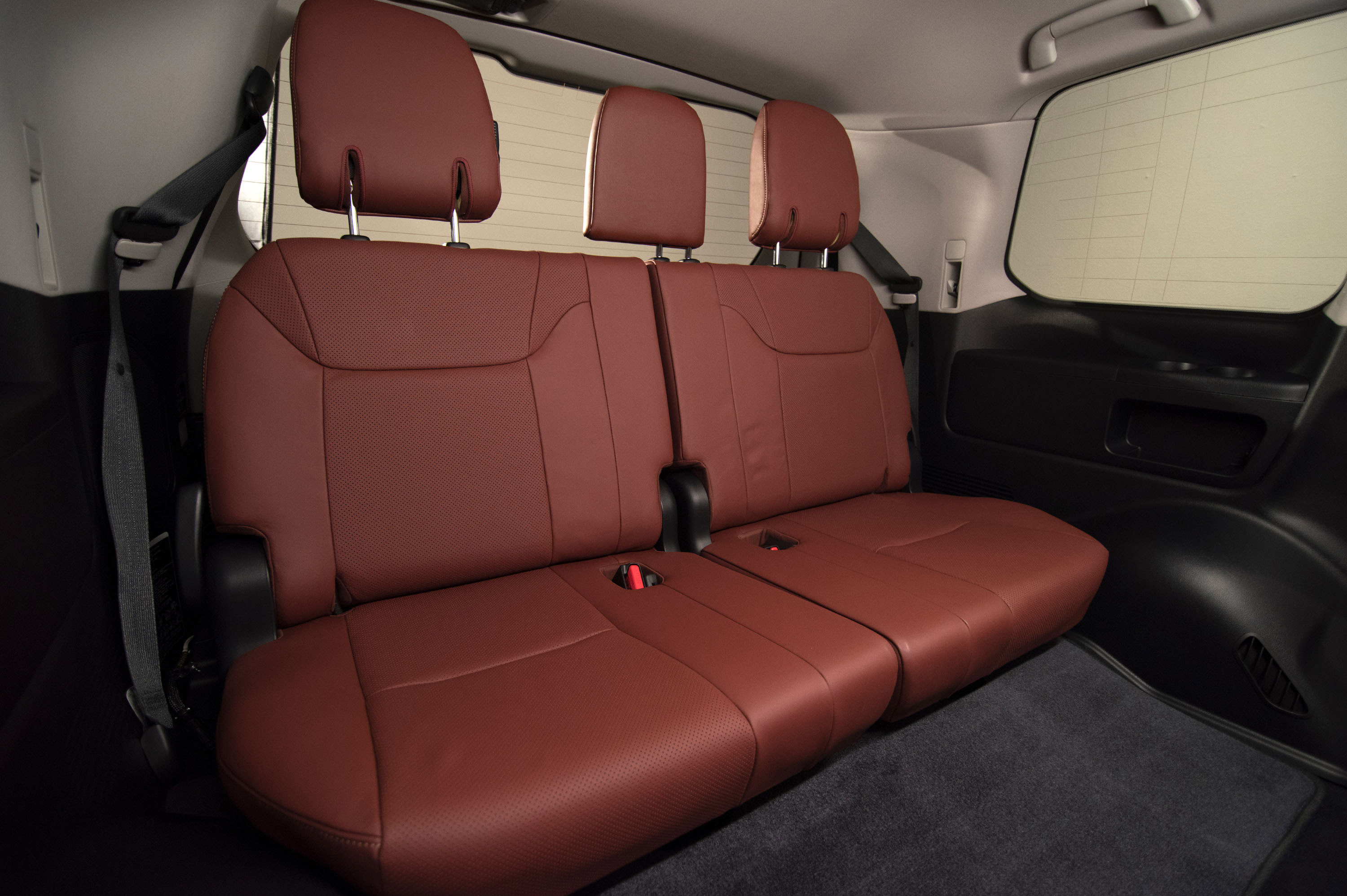 Lexus LX 570 photo #24