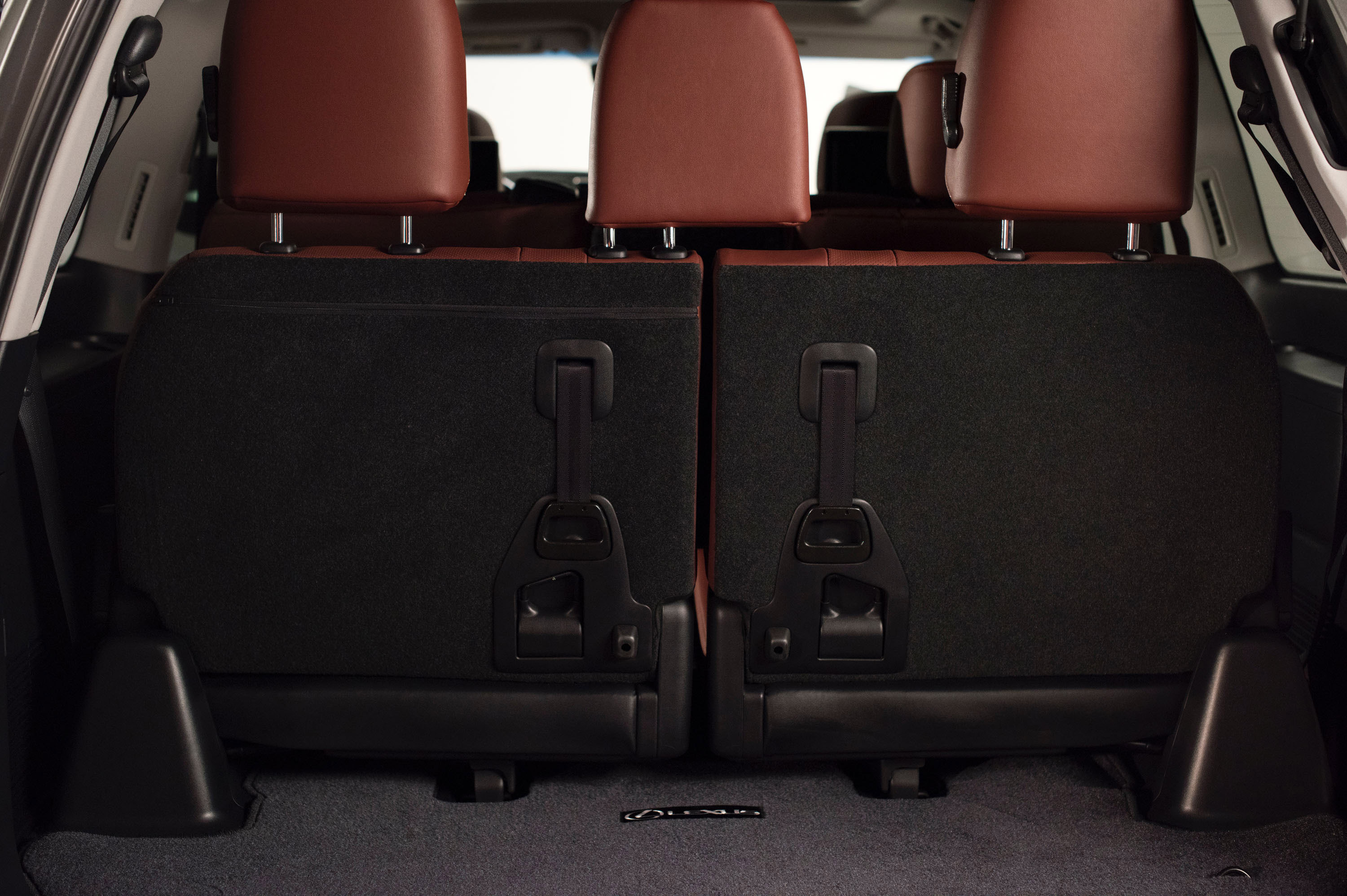 Lexus LX 570 photo #25