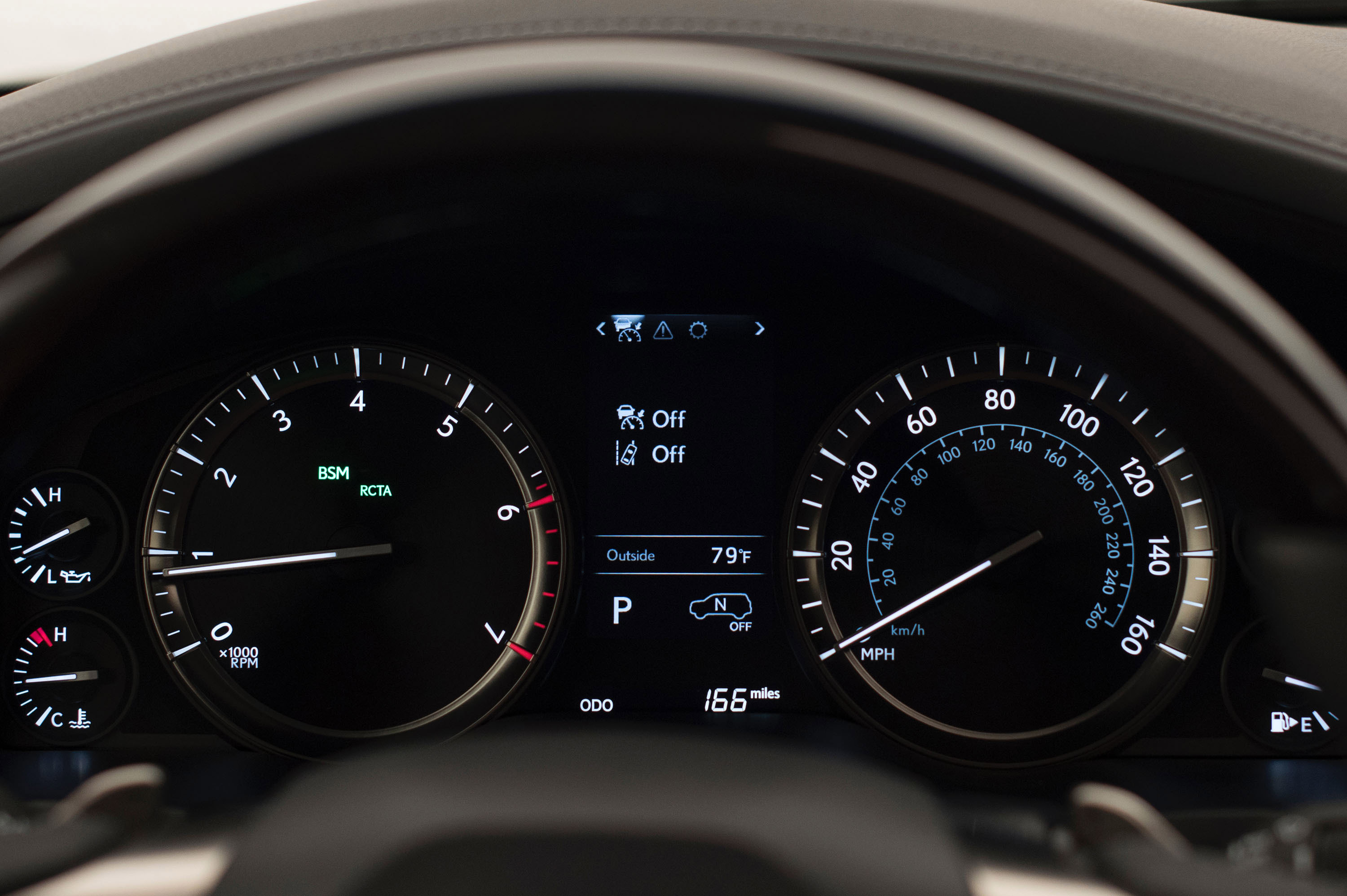 Lexus LX 570 photo #28