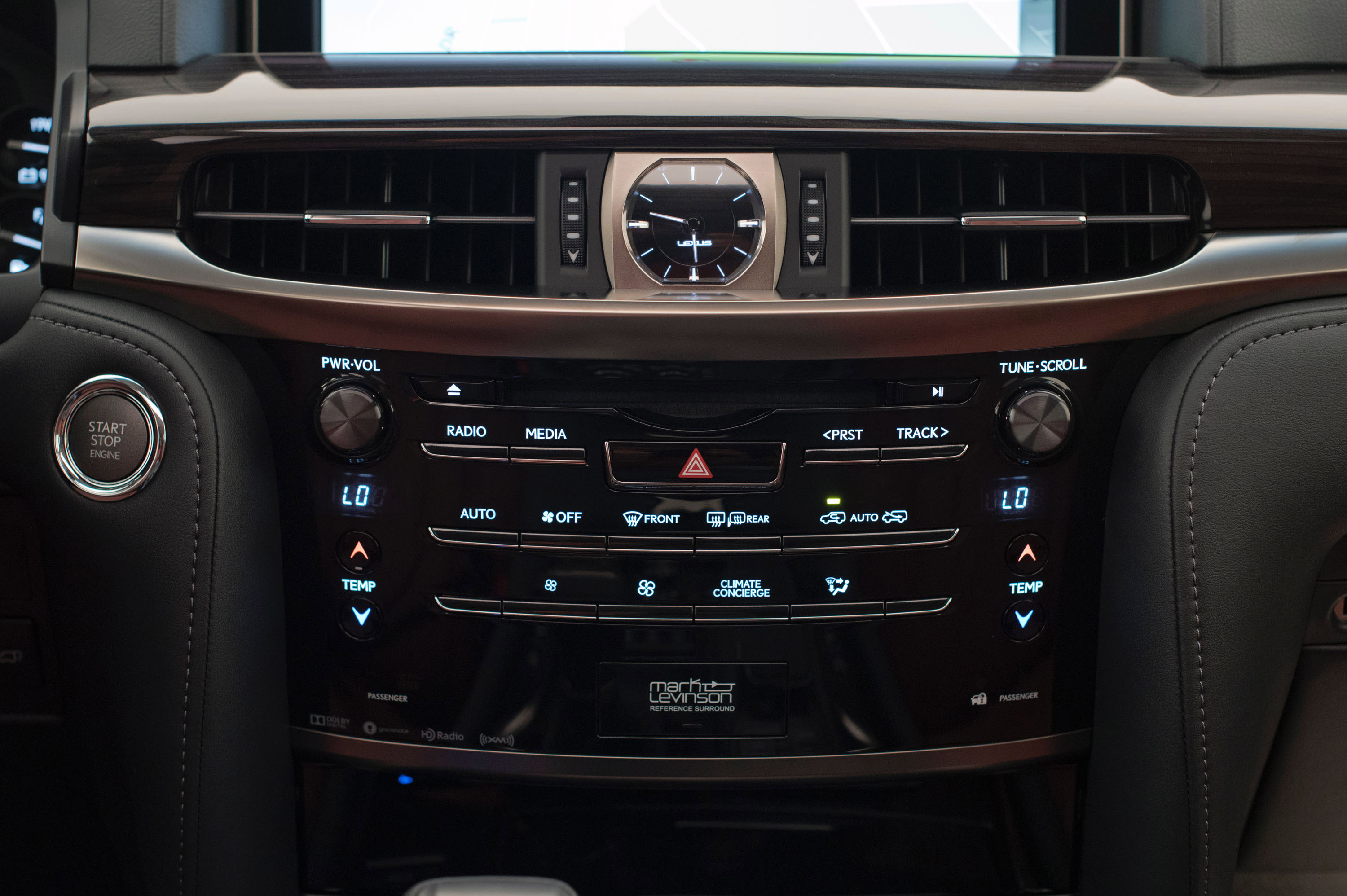 Lexus LX 570 photo #30
