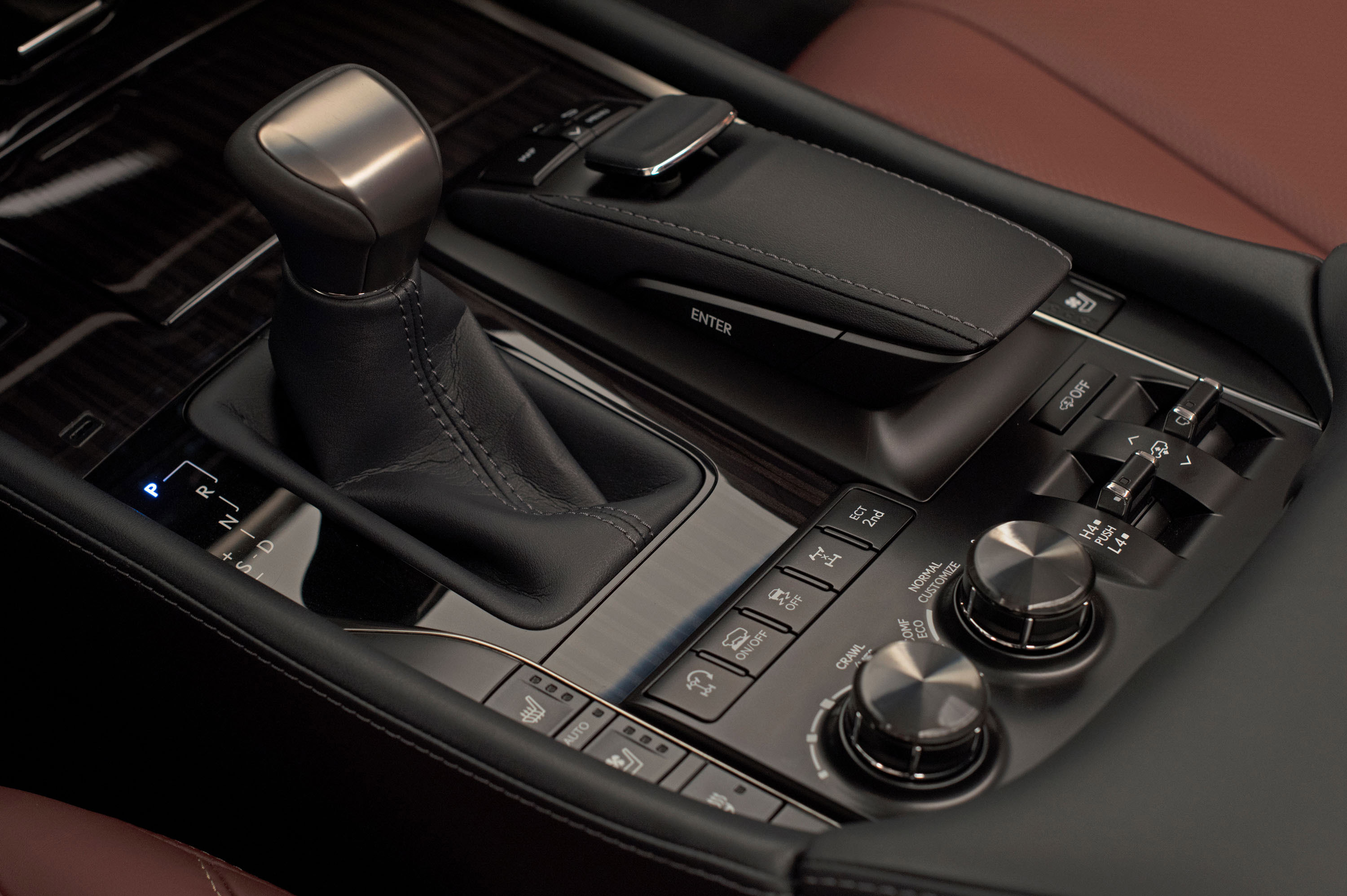 Lexus LX 570 photo #33