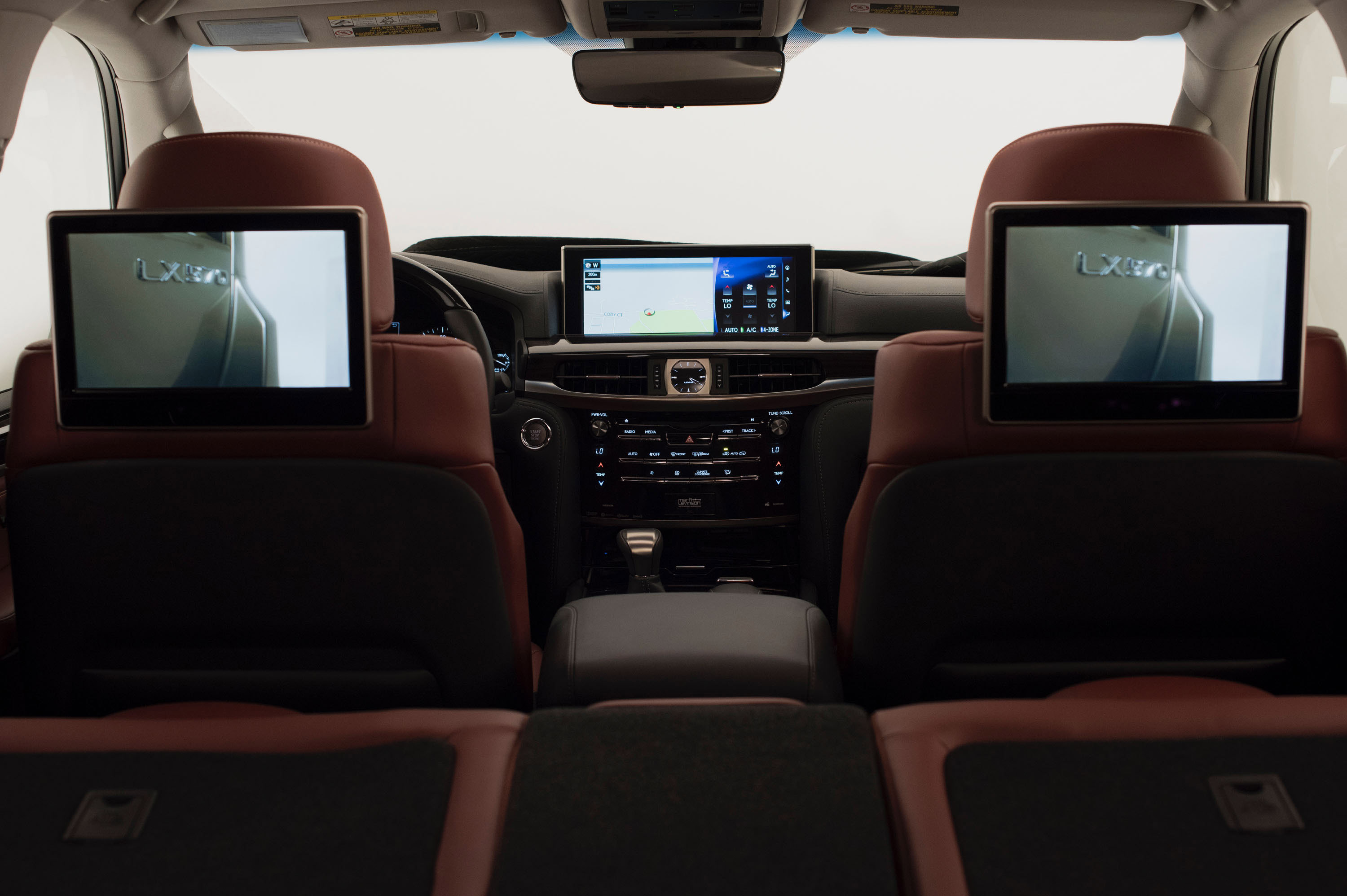 Lexus LX 570 photo #34