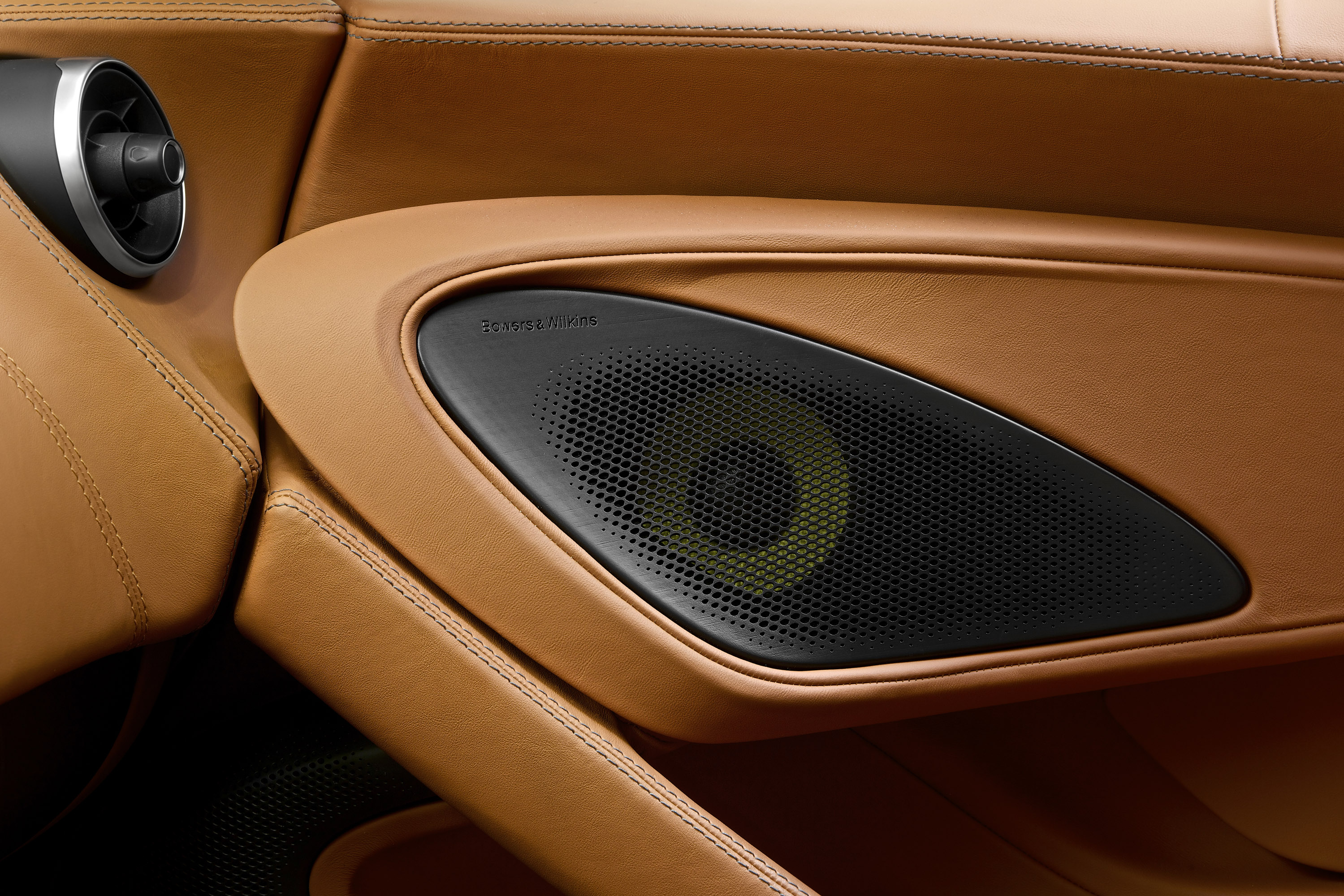 McLaren 570S Coupe photo #20