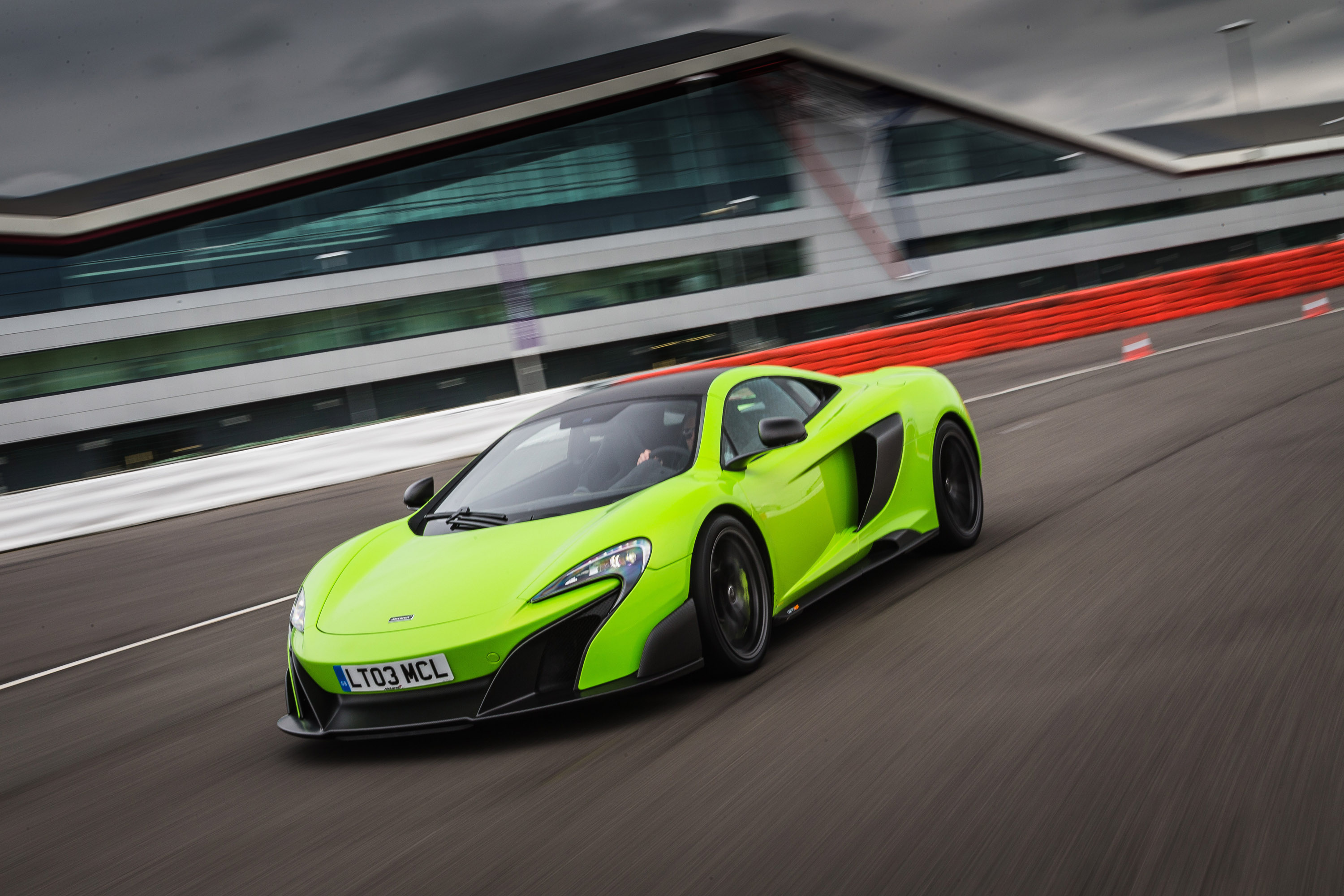 McLaren 675LT photo #15