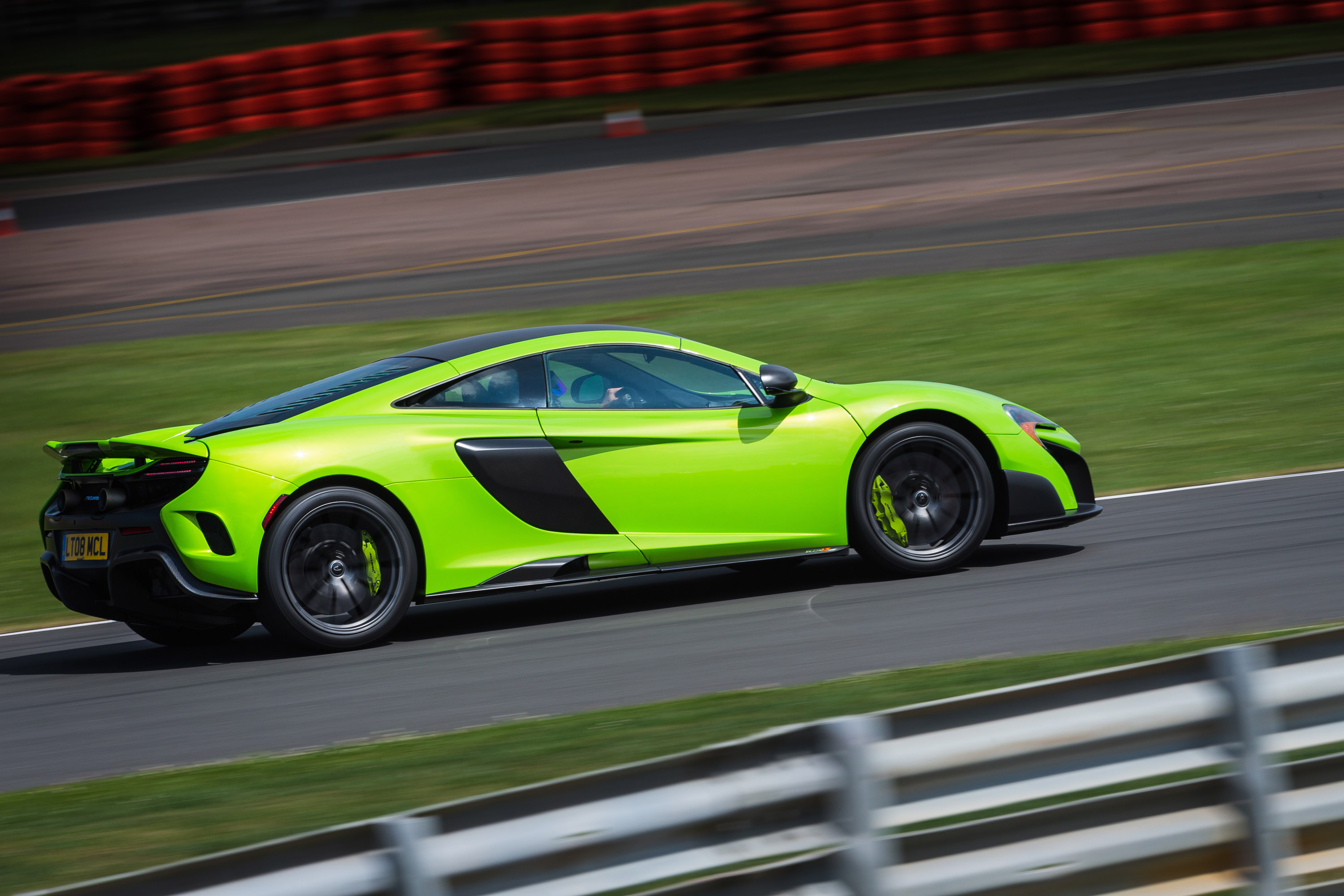 McLaren 675LT photo #21