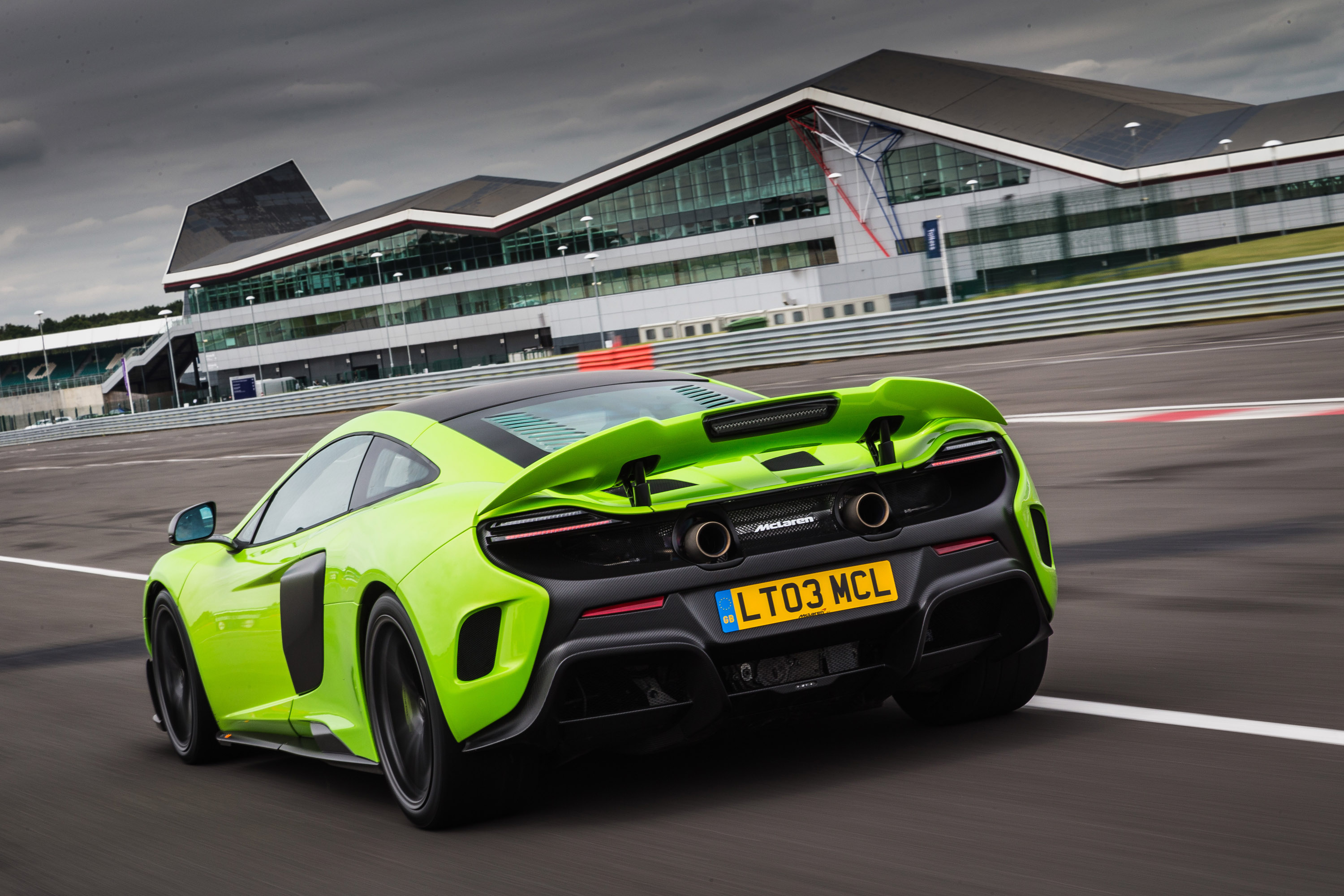 McLaren 675LT photo #22