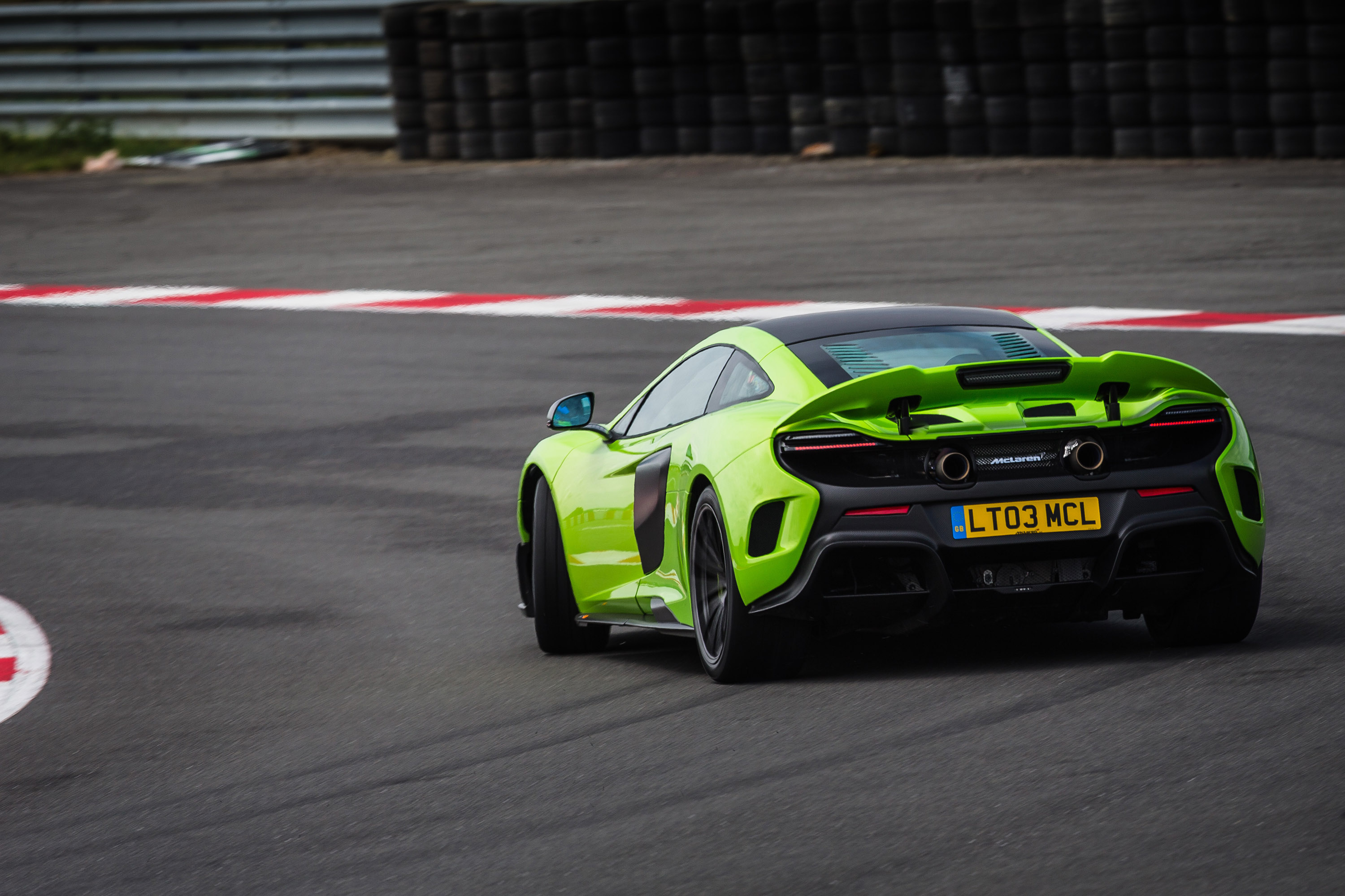 McLaren 675LT photo #23