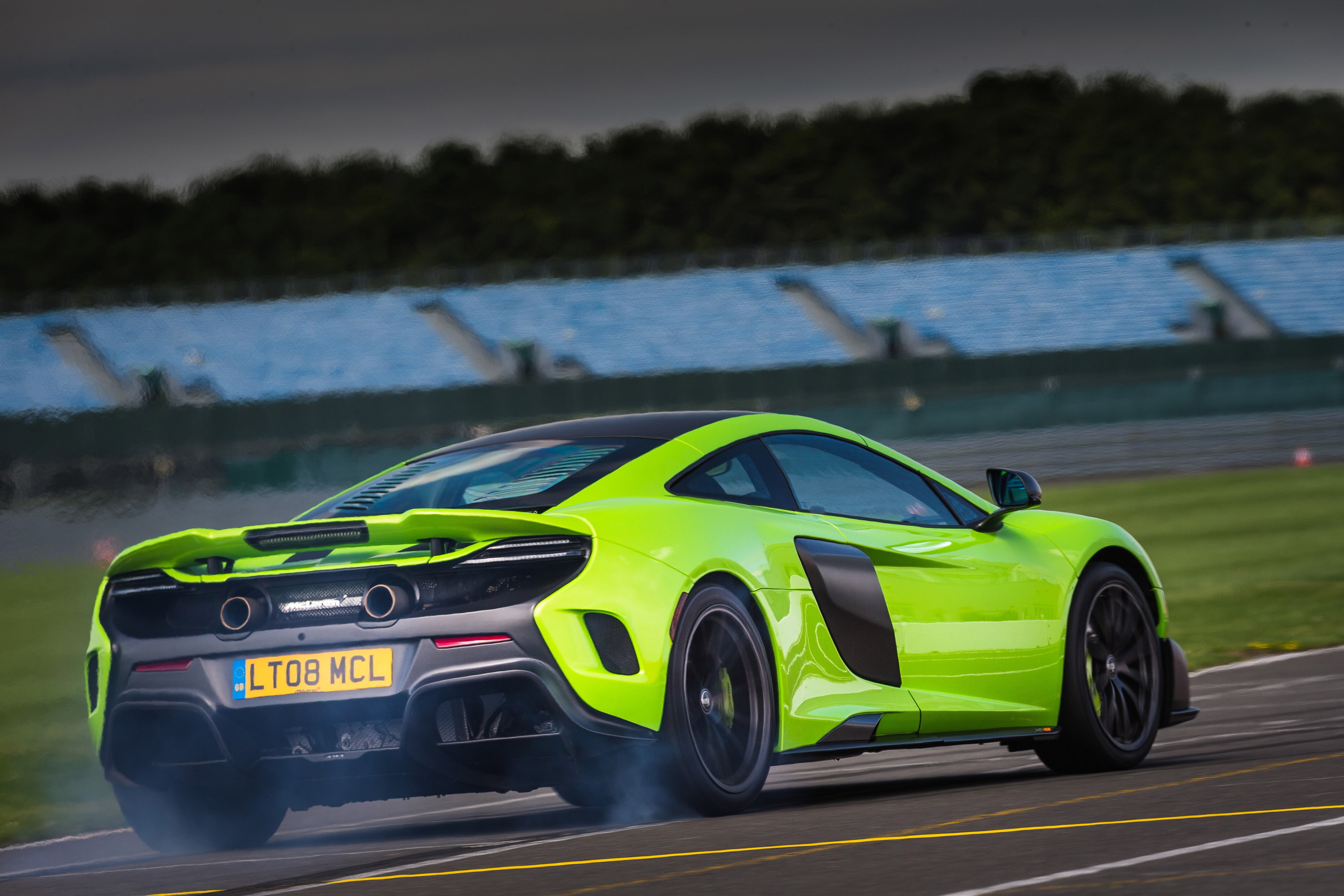 McLaren 675LT photo #24