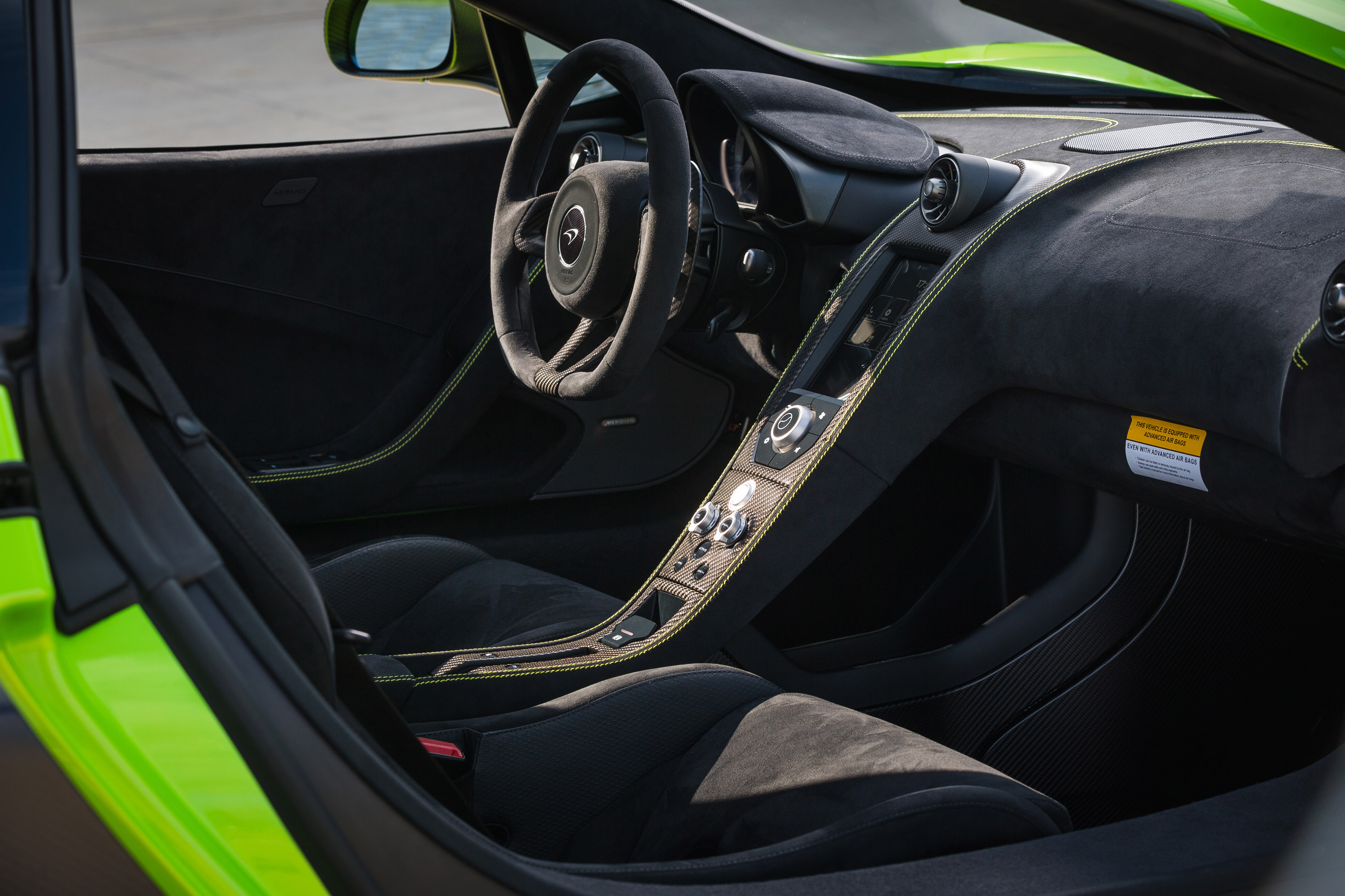 McLaren 675LT photo #34