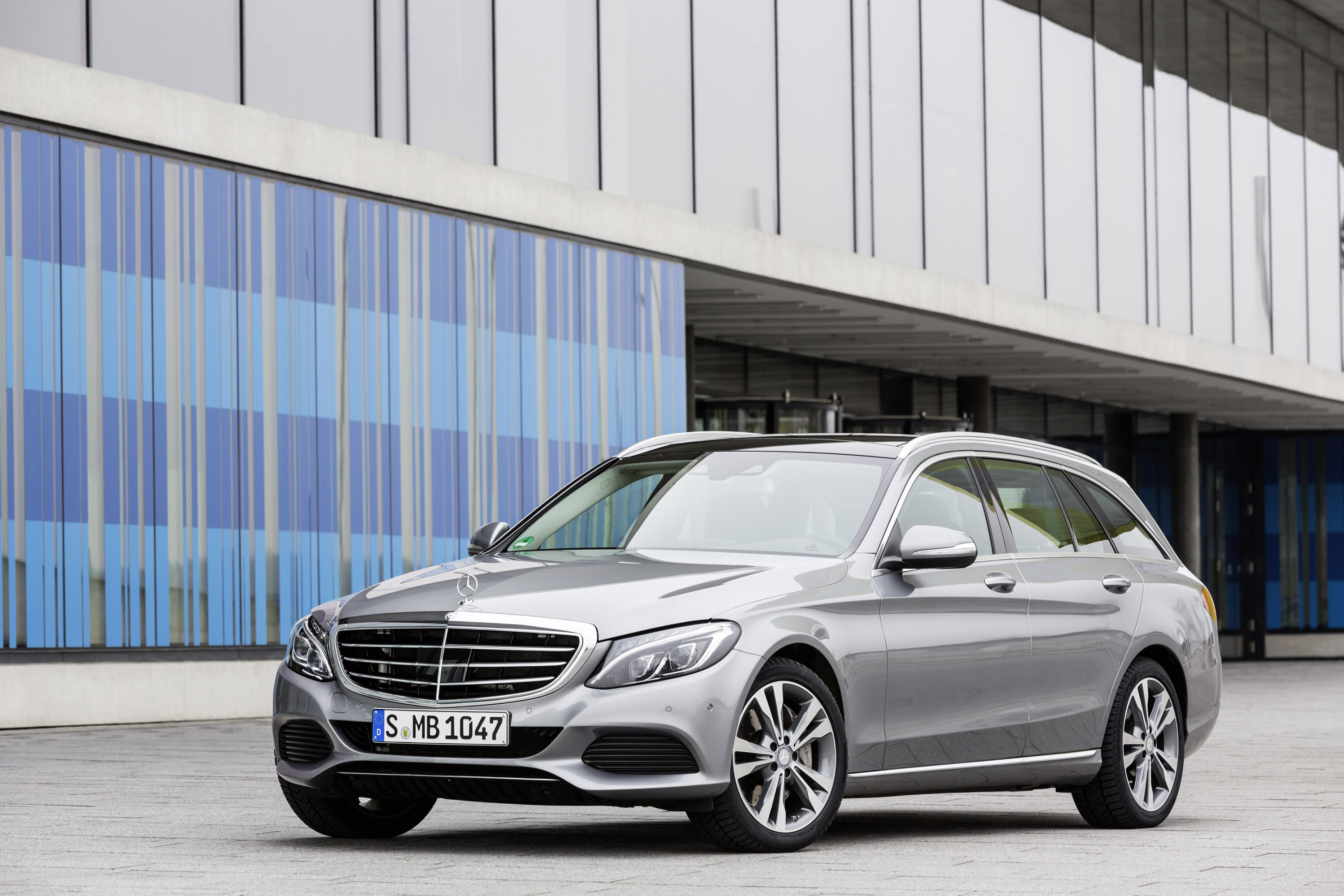 Mercedes-Benz C350 Plug-In Hybrid Estate photo #1