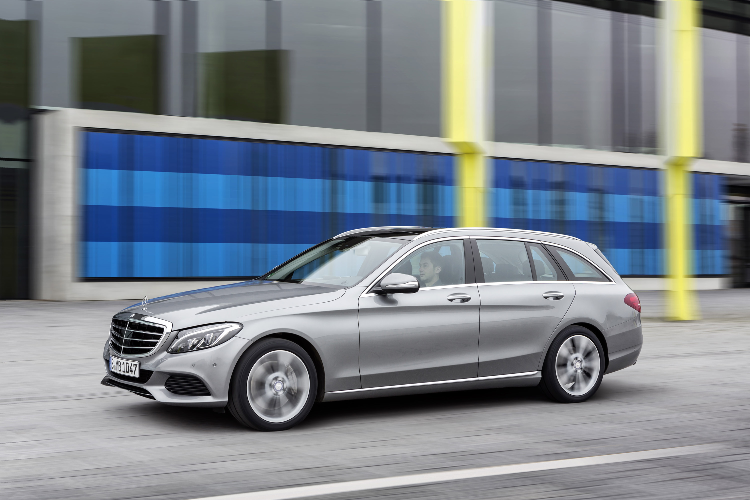 Mercedes-Benz C350 Plug-In Hybrid Estate photo #2