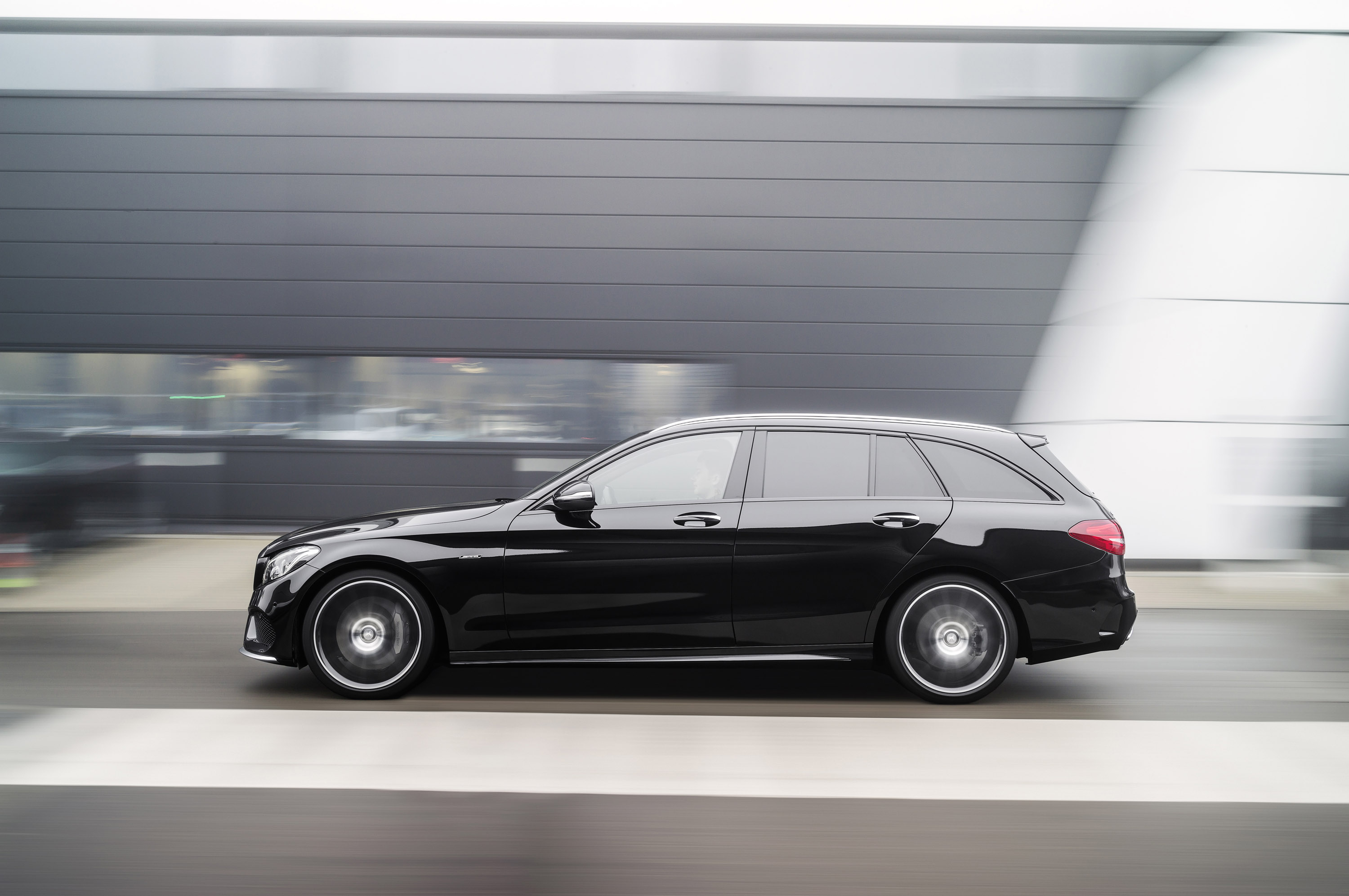 https://www.carsinvasion.com/gallery/2016-mercedes-benz-c450-amg-4matic-estate/2016-mercedes-benz-c450-amg-4matic-estate-05.jpg