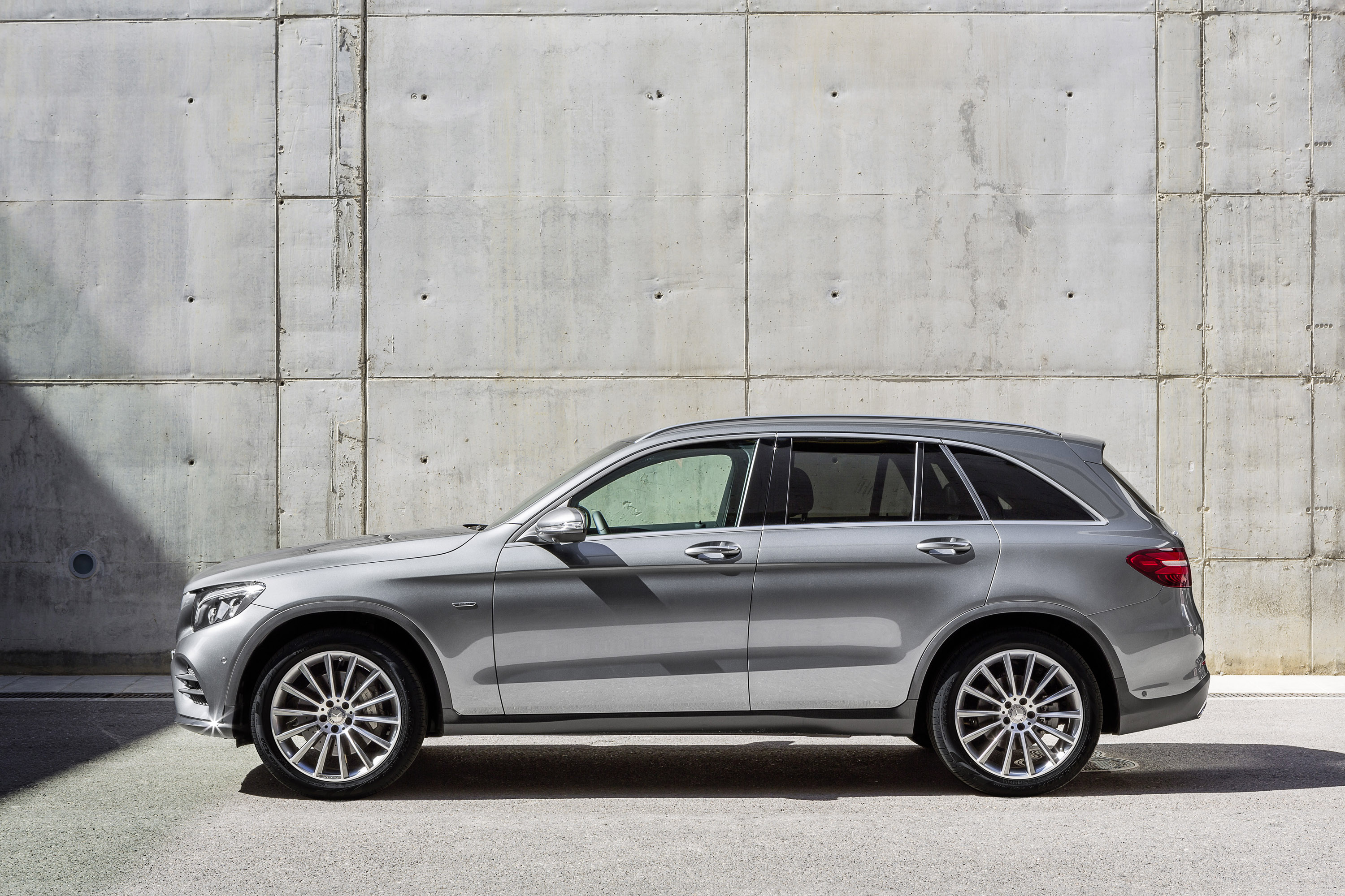Mercedes-Benz GLC photo #17