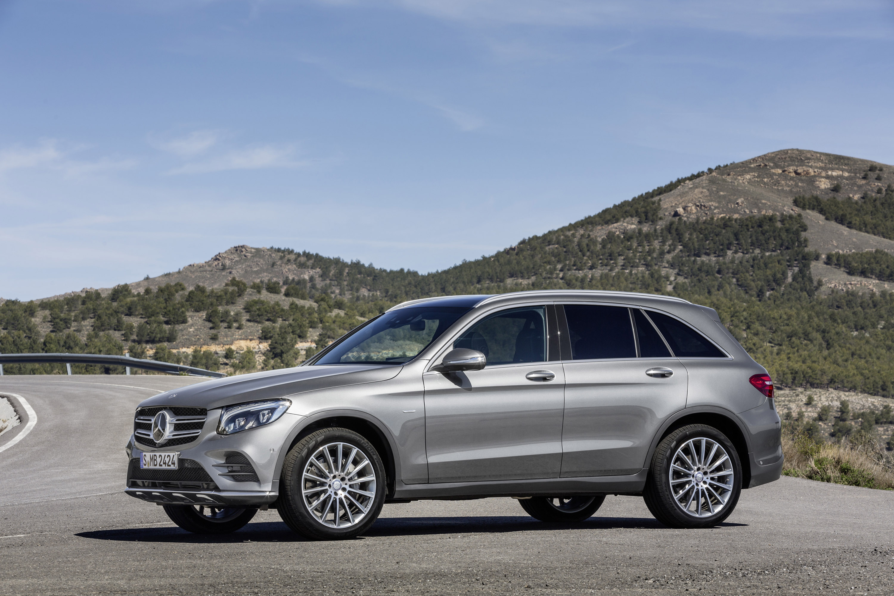 Mercedes-Benz GLC photo #22