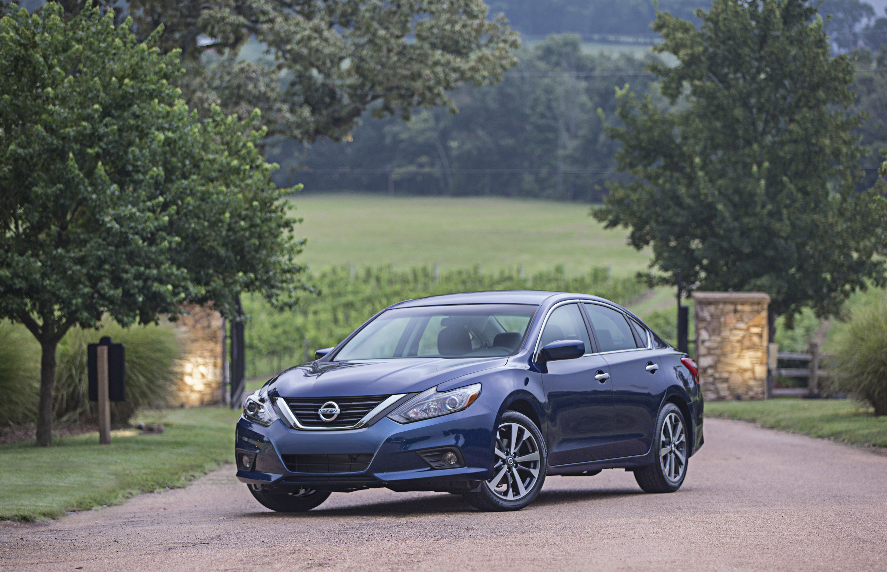 Nissan Altima SR photo #2