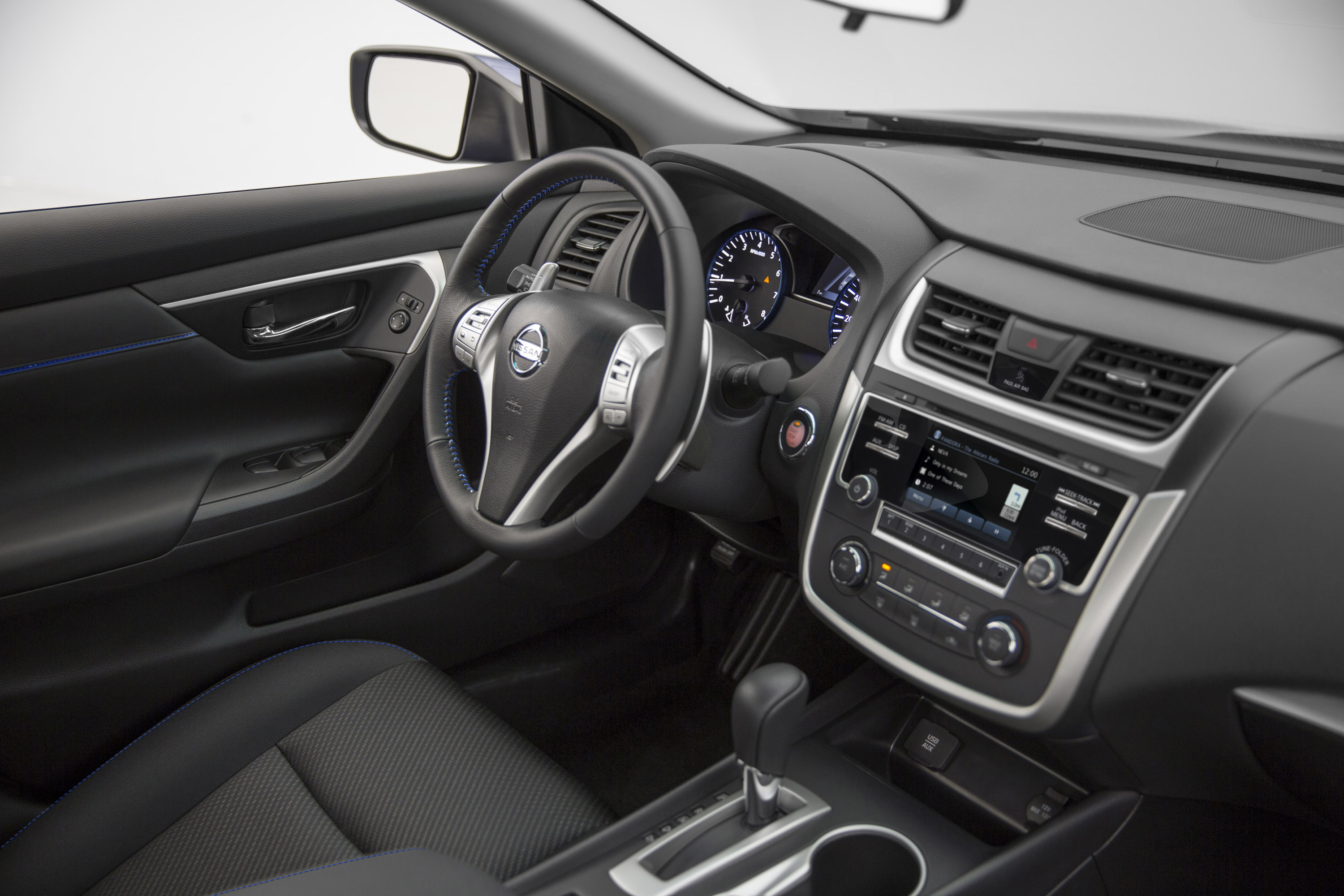 Nissan Altima SR photo #19