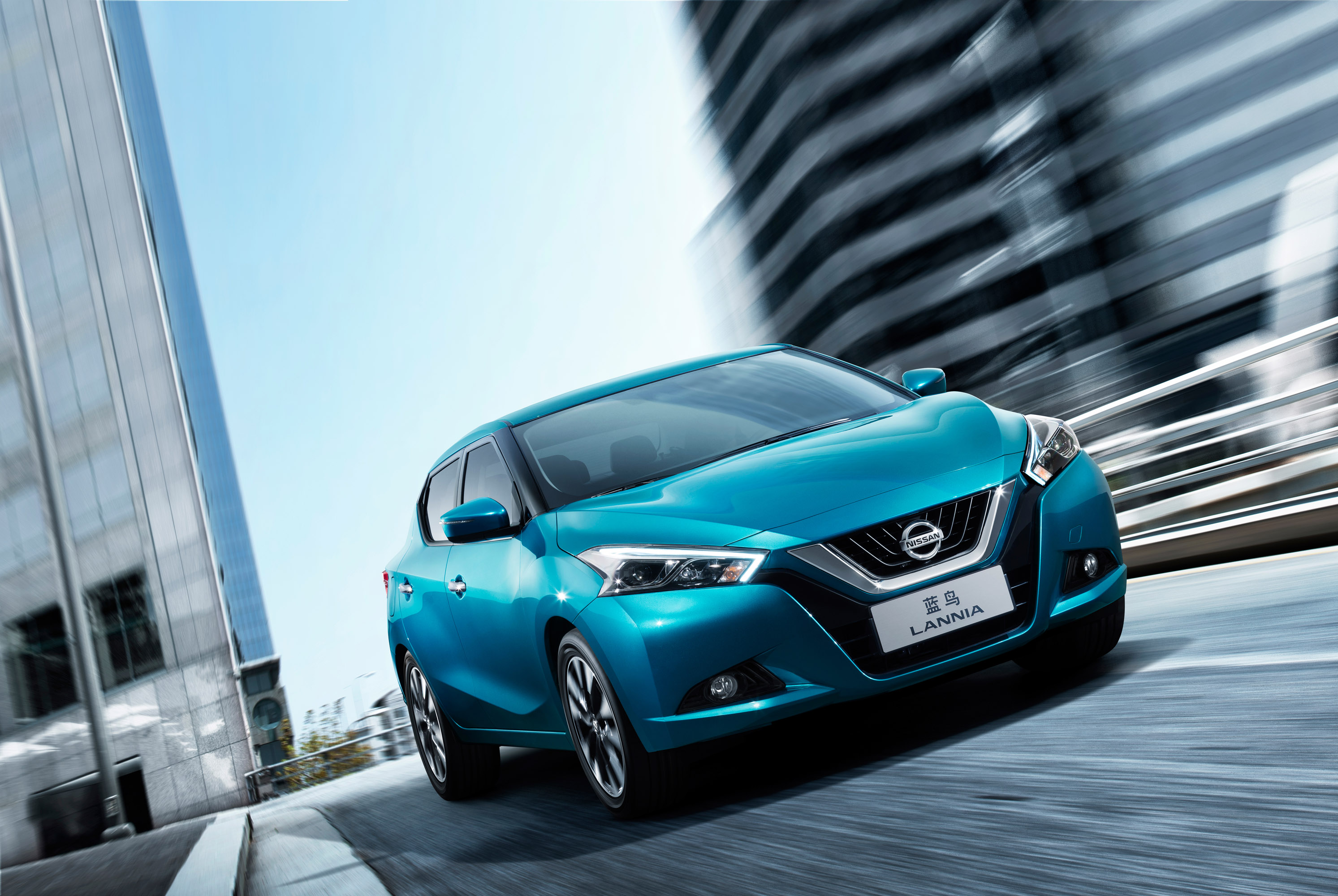 Nissan Lannia photo #2