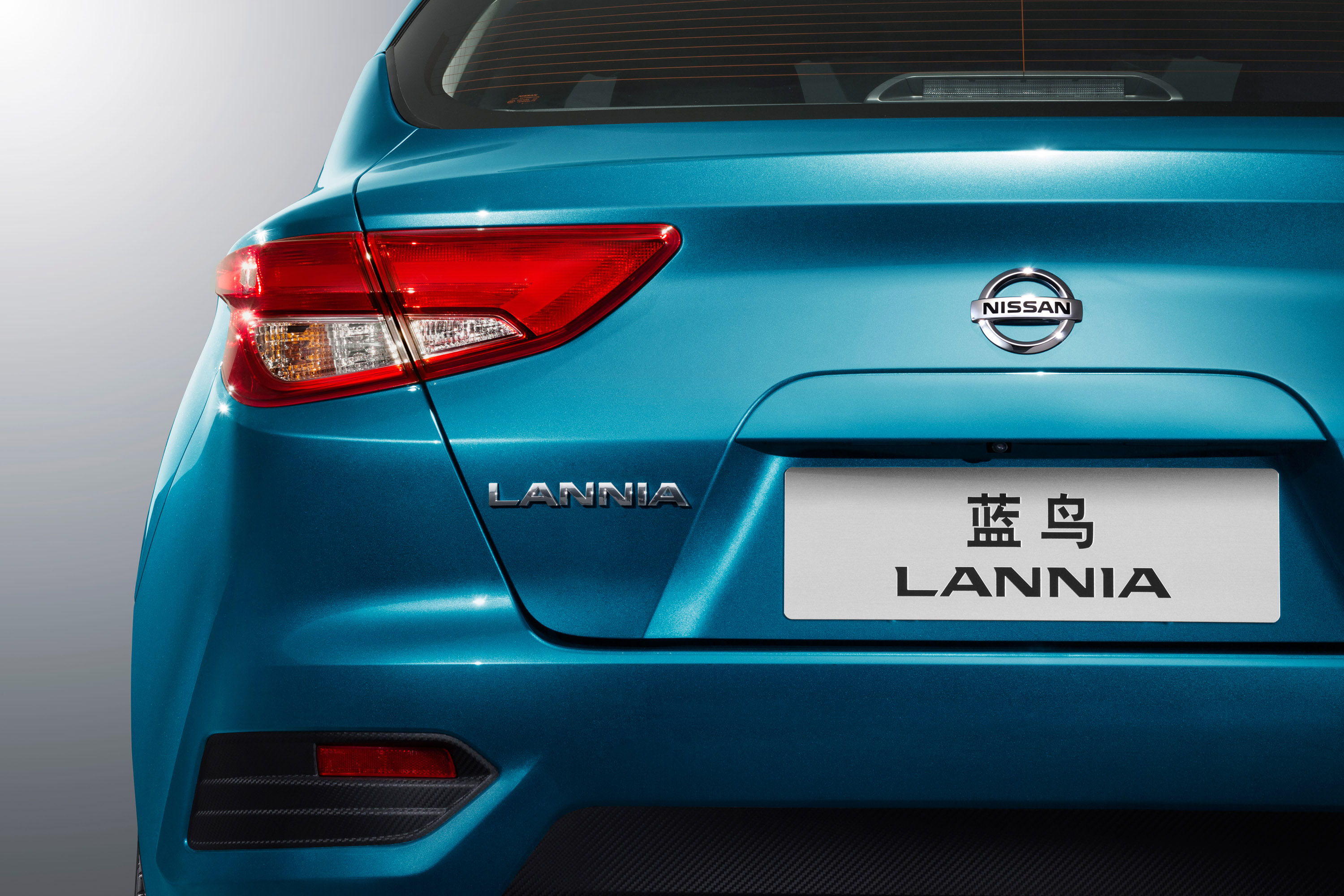 Nissan Lannia photo #15