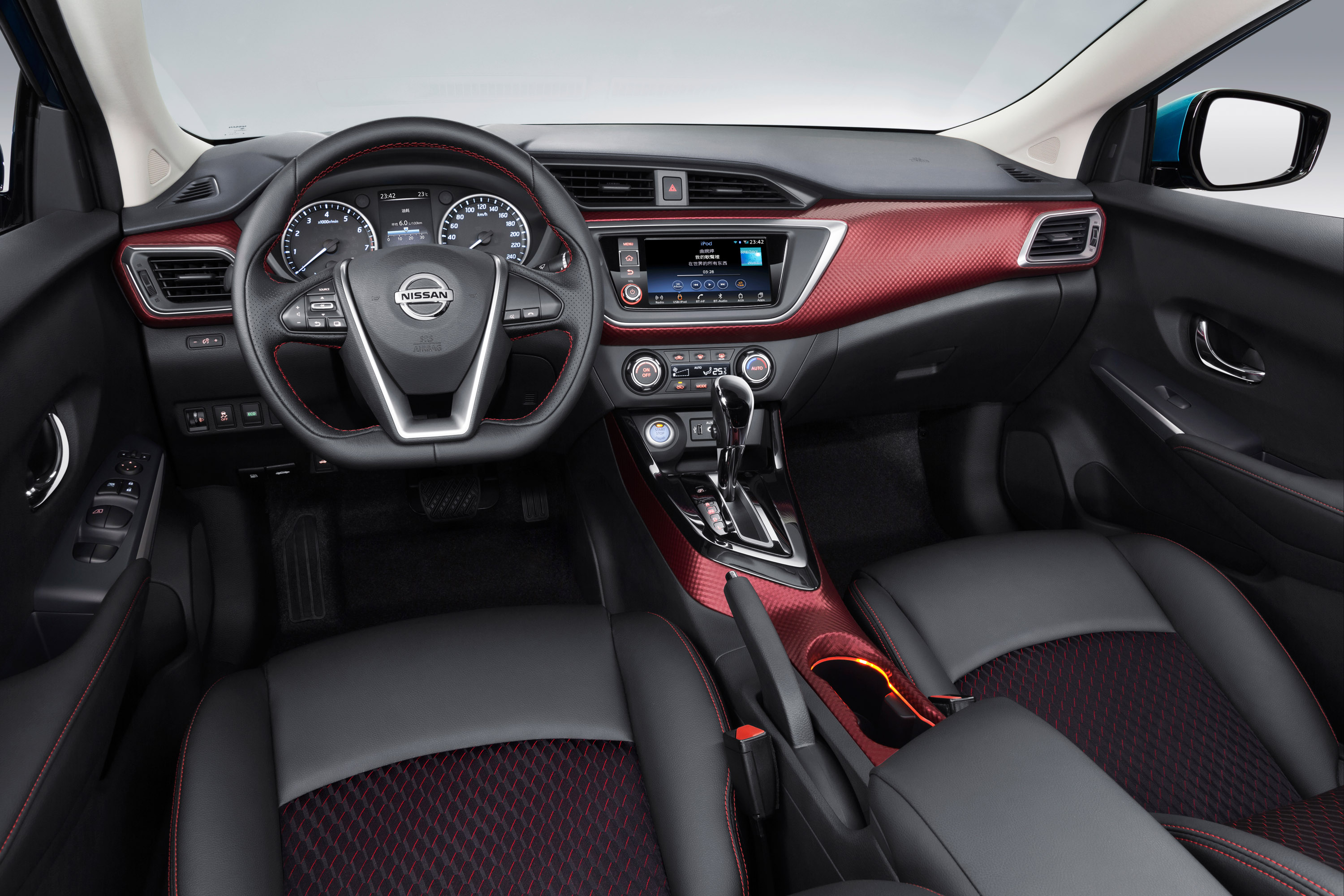 Nissan Lannia photo #16