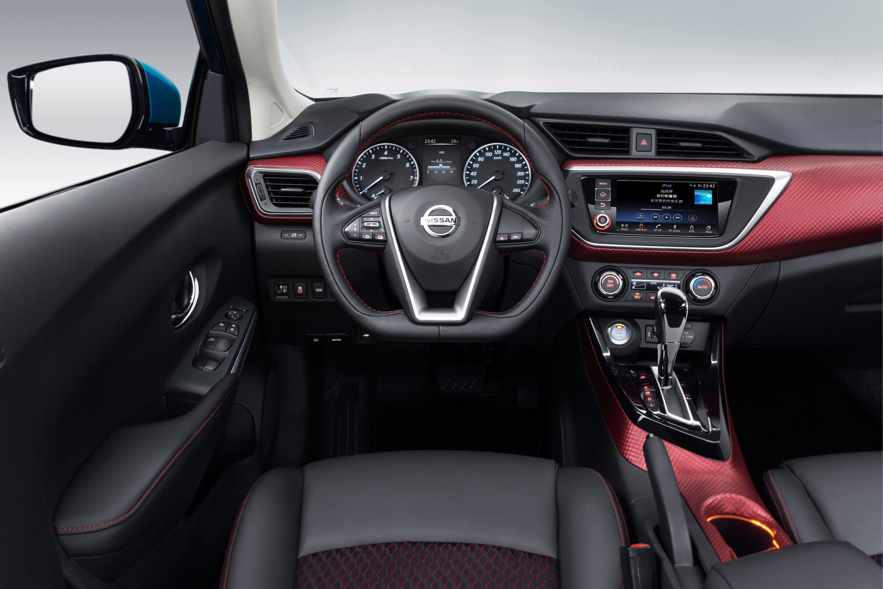 Nissan Lannia photo #17