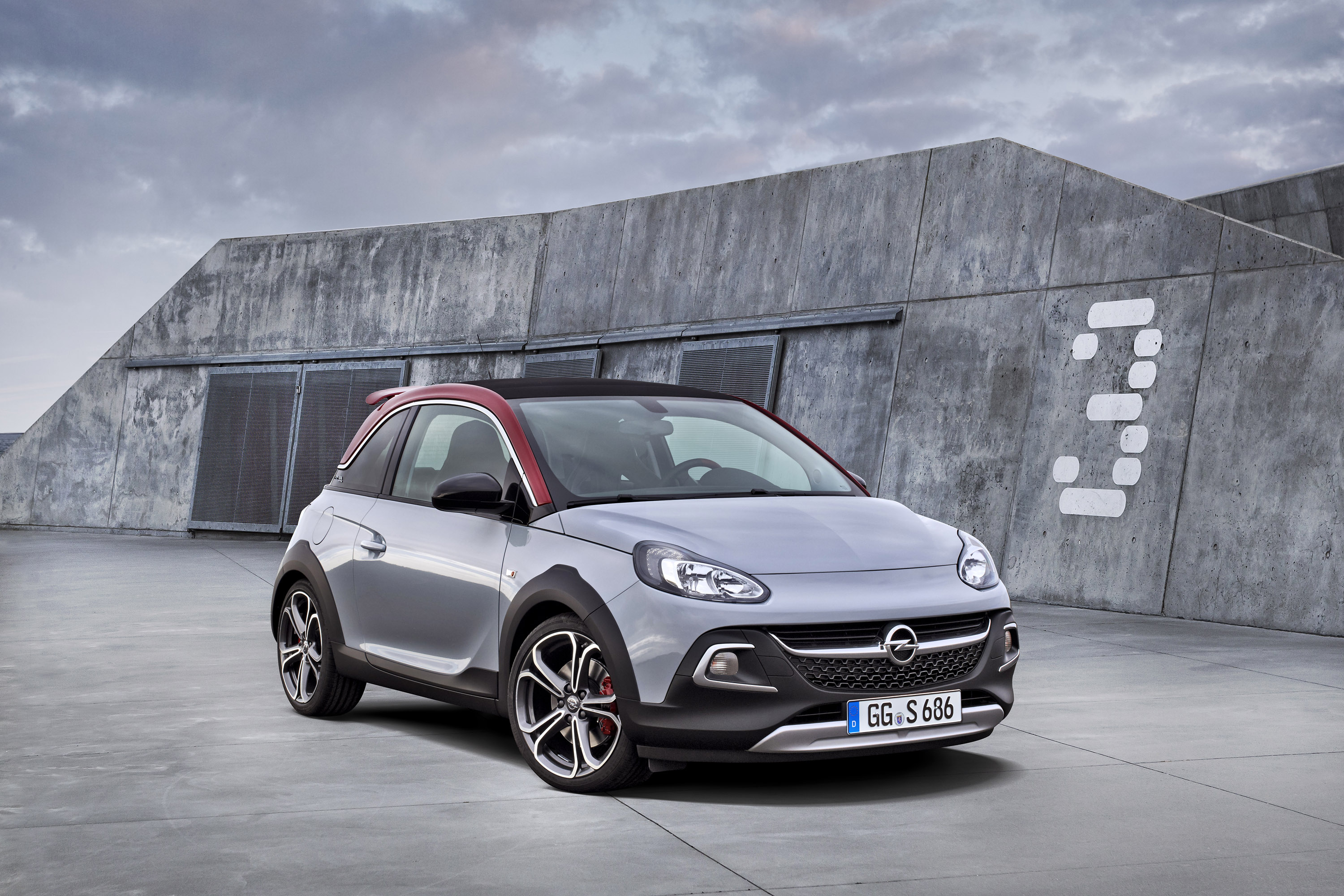 Opel Adam Rocks S photo #1