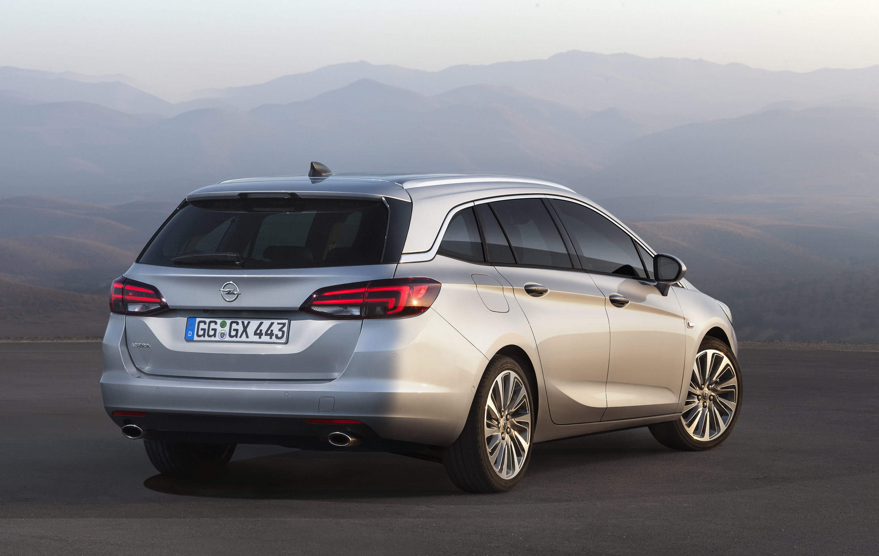 Opel Astra Sports Tourer photo #12