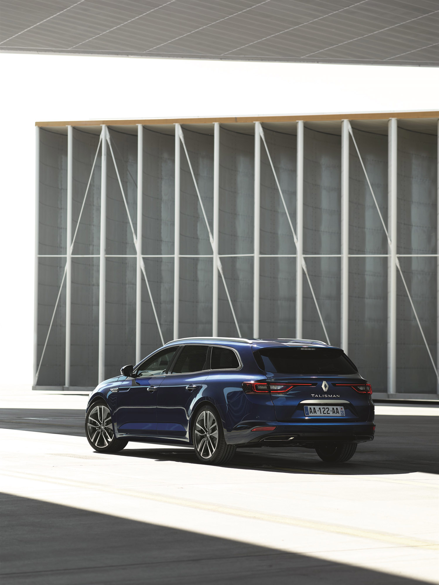 Renault Talisman Estate photo #11