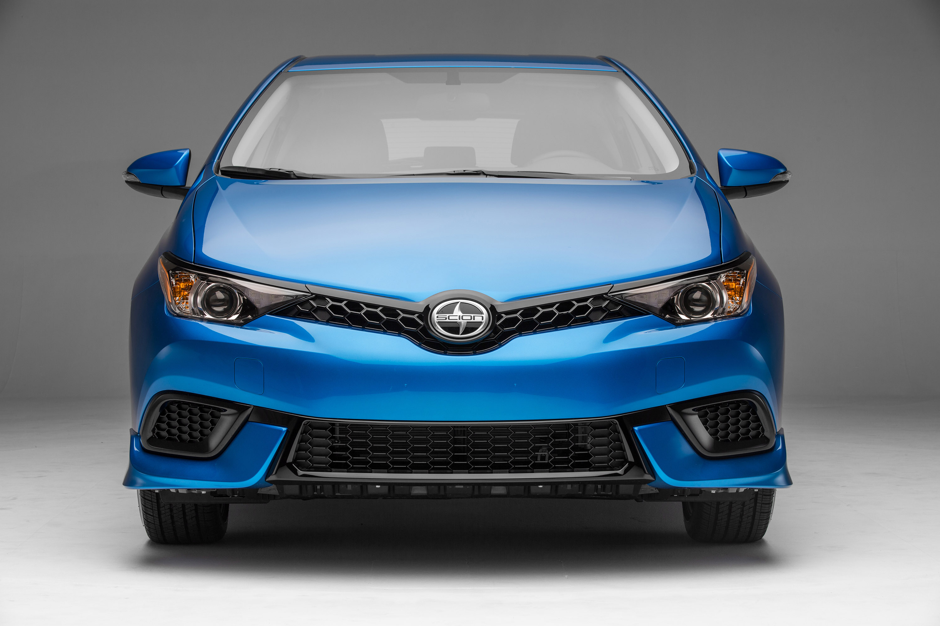 Scion iM photo #2