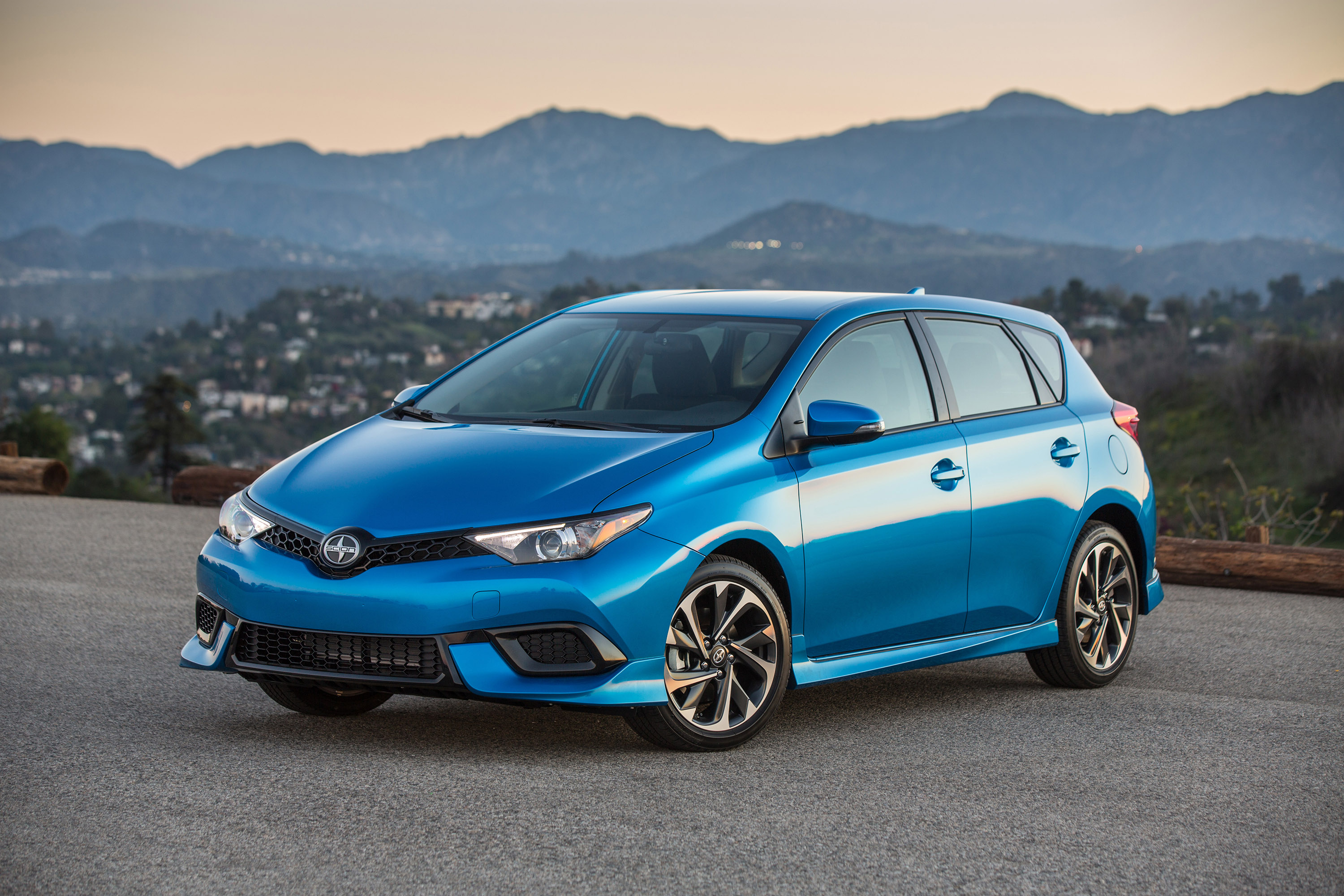 Scion iM photo #3