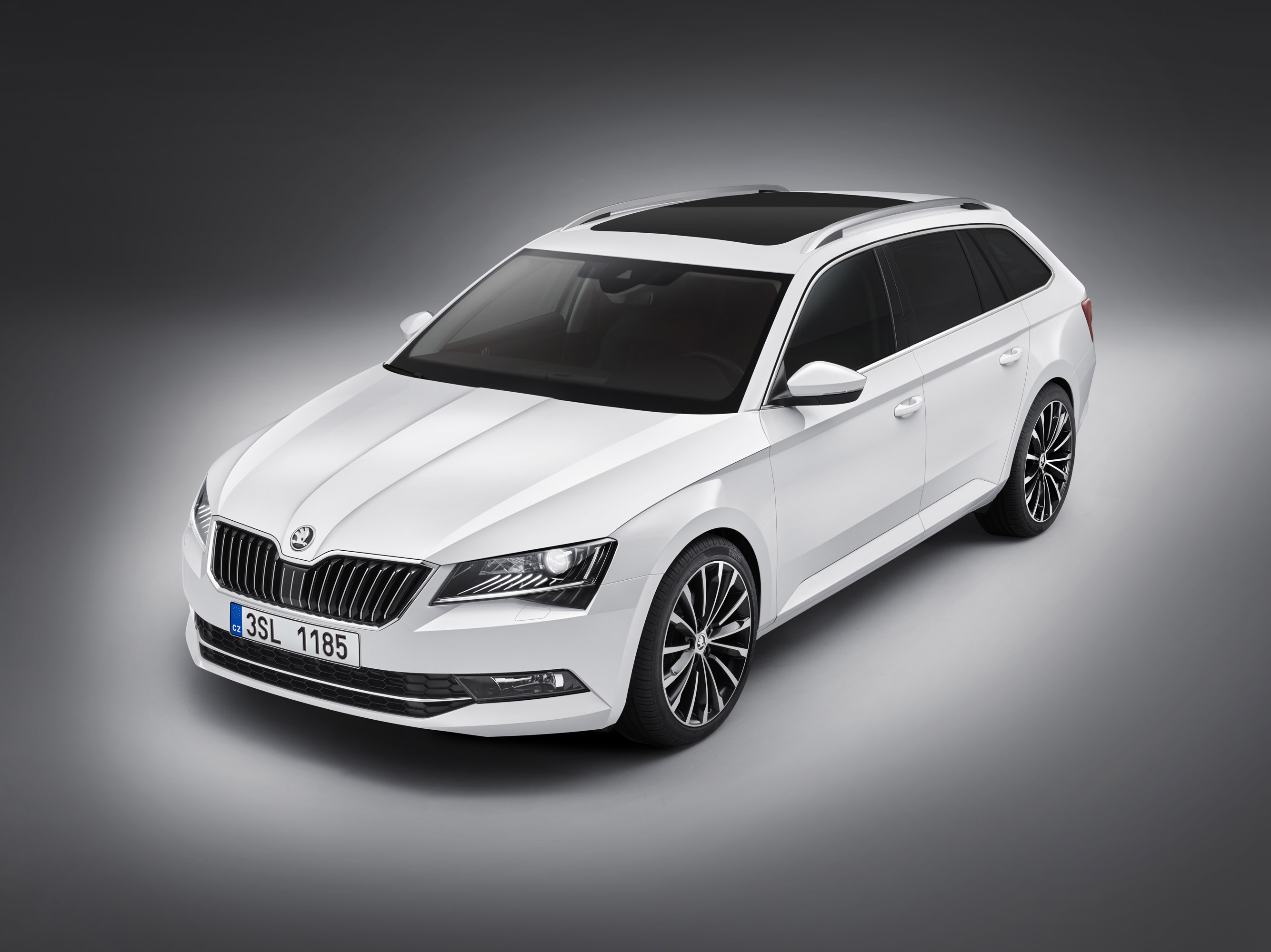 Skoda Superb Combi photo #1