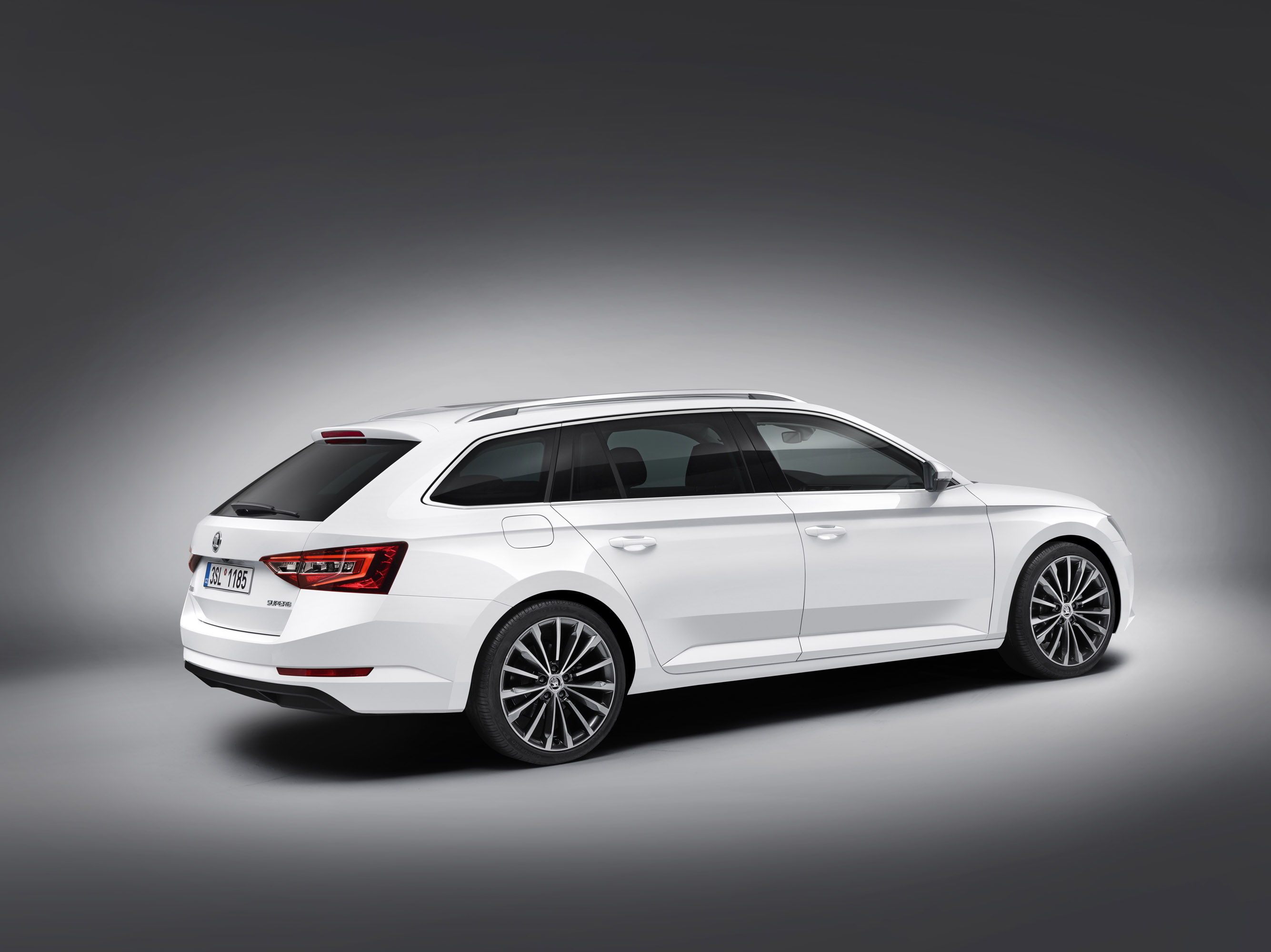 Skoda Superb Combi photo #3