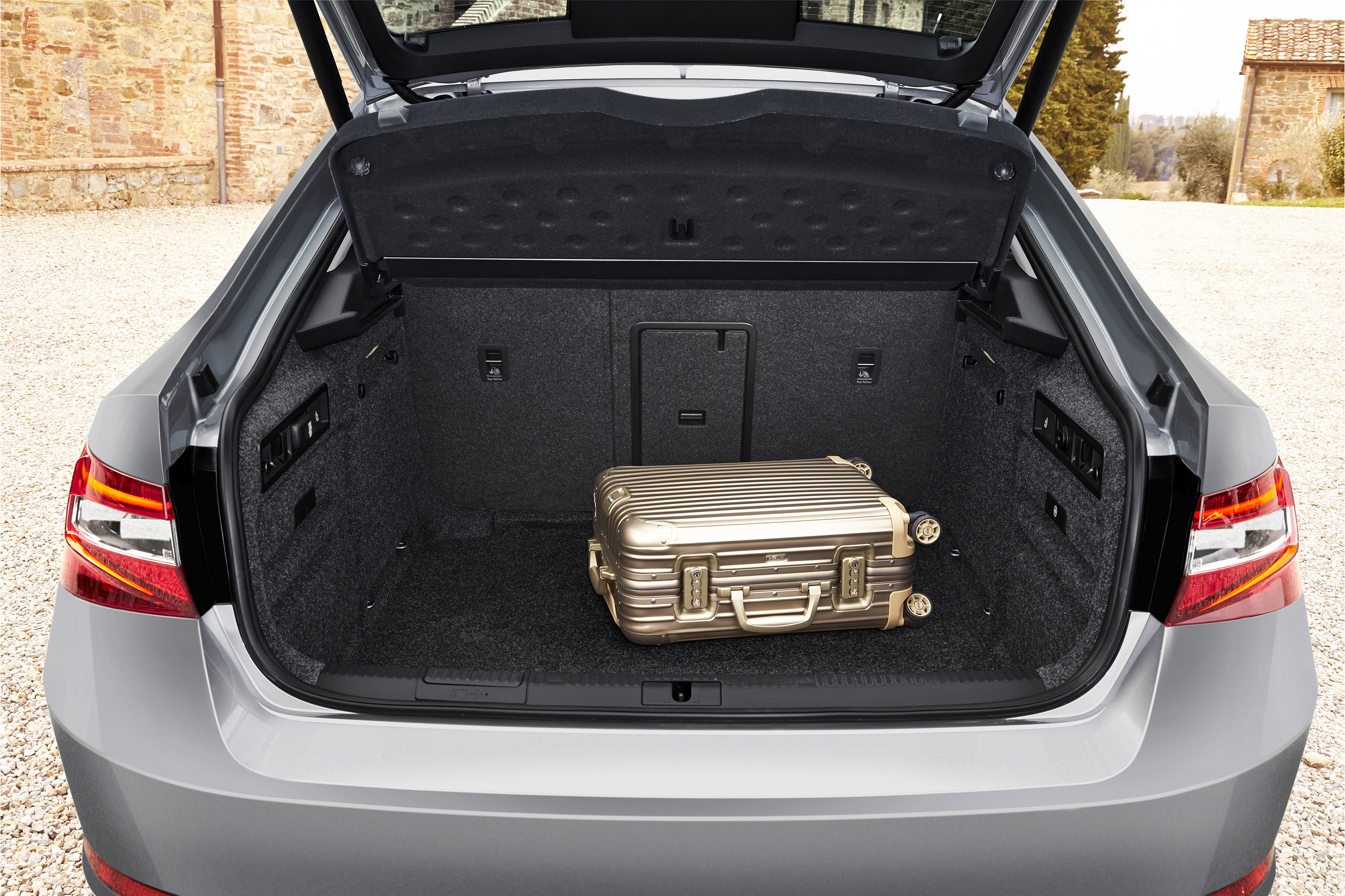 Skoda Superb photo #52