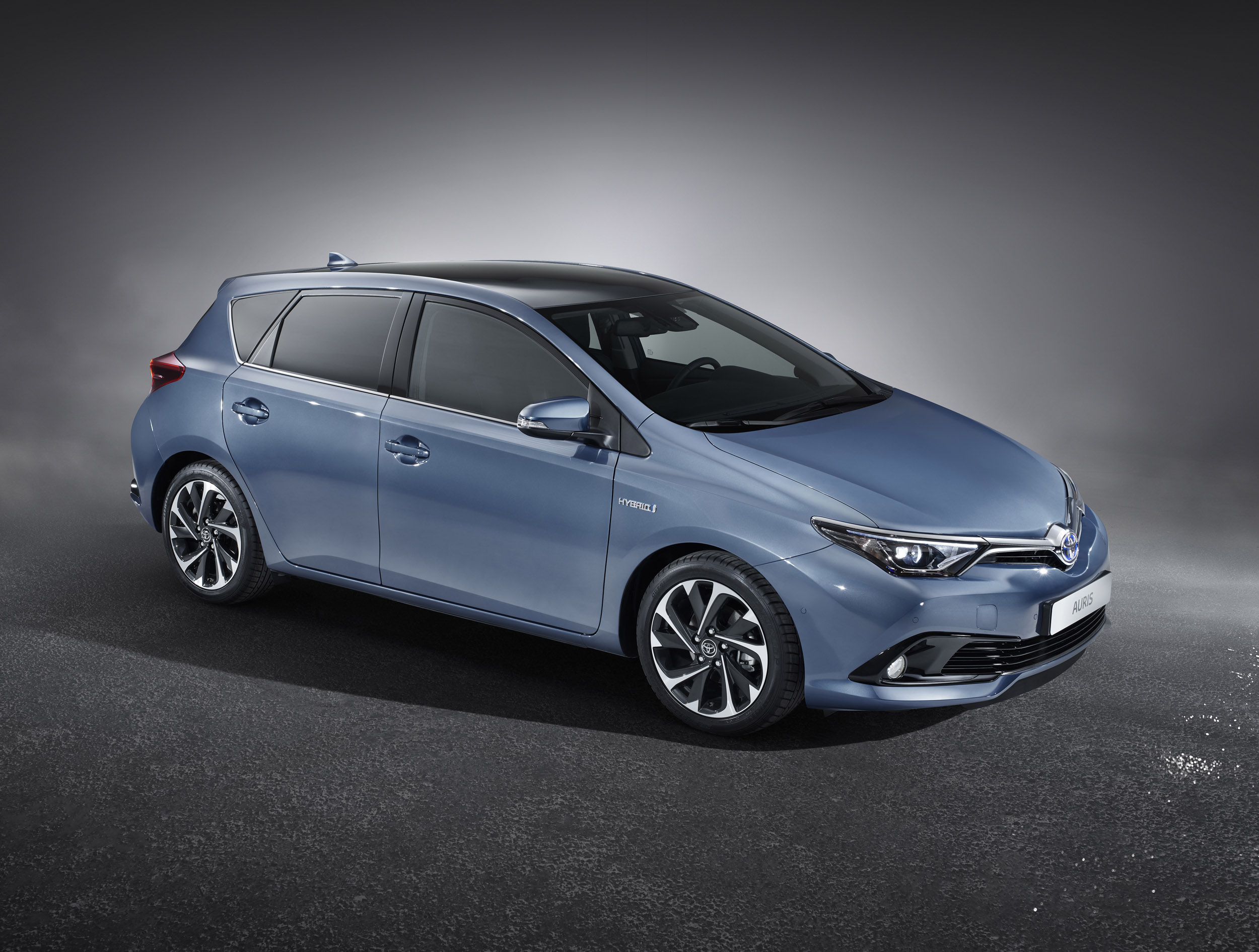 Toyota Auris photo #2