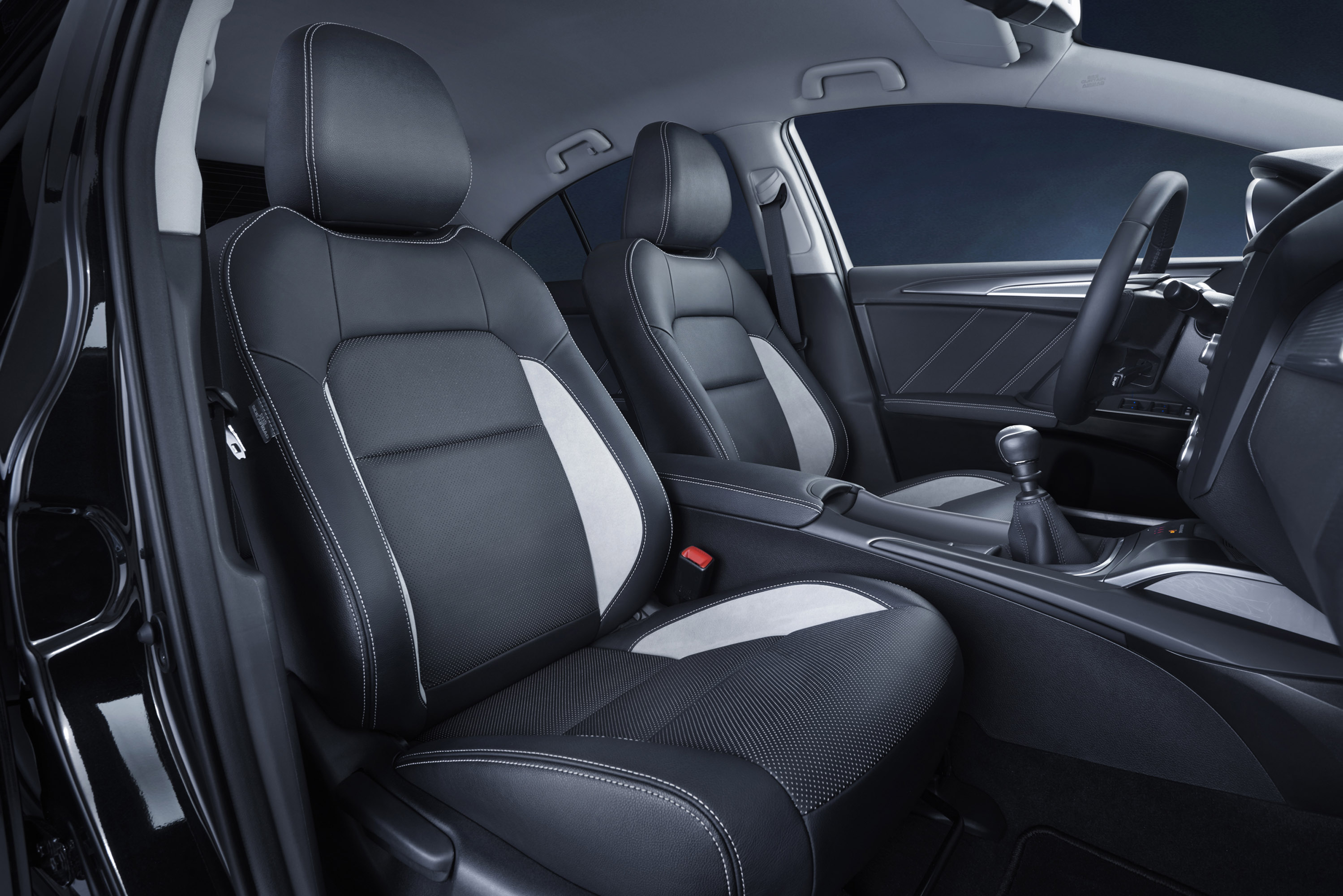 Toyota Avensis photo #38