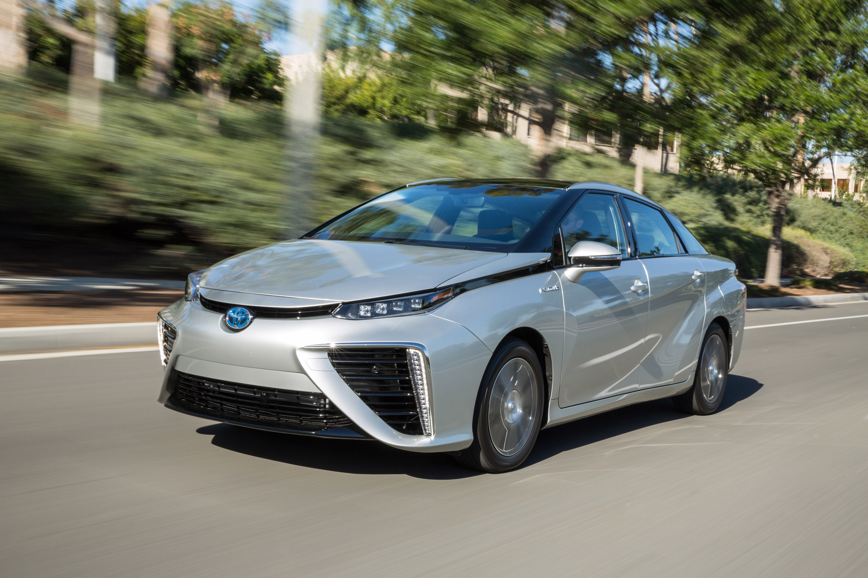 Toyota Mirai photo #2