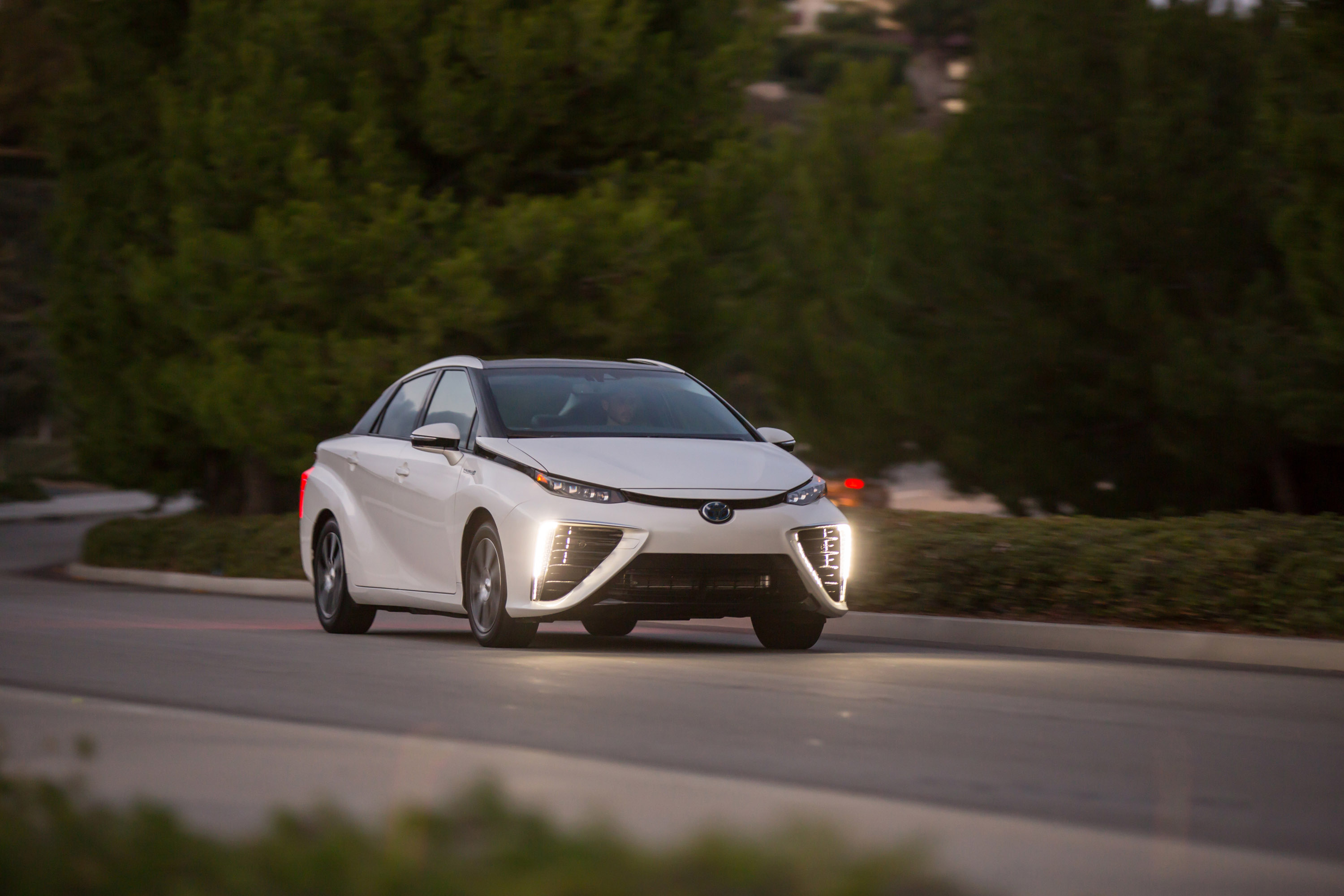 Toyota Mirai photo #26