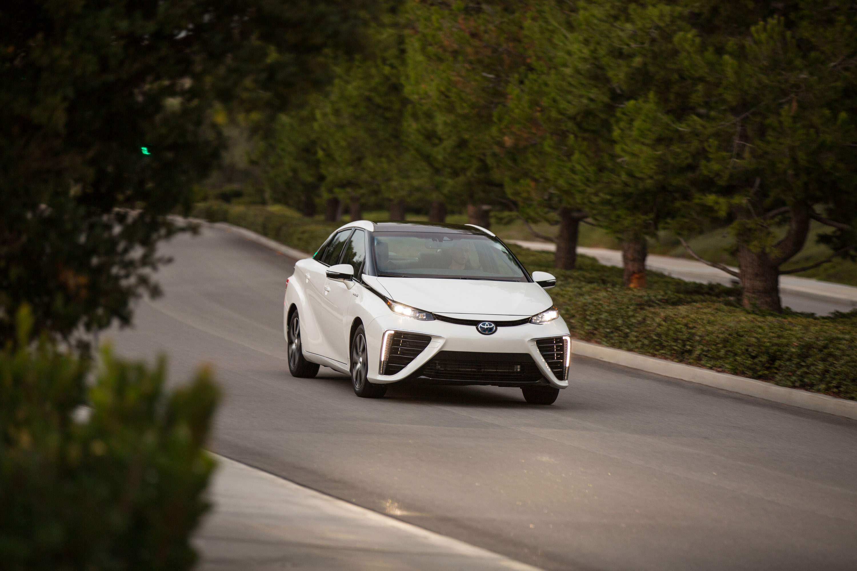 Toyota Mirai photo #28