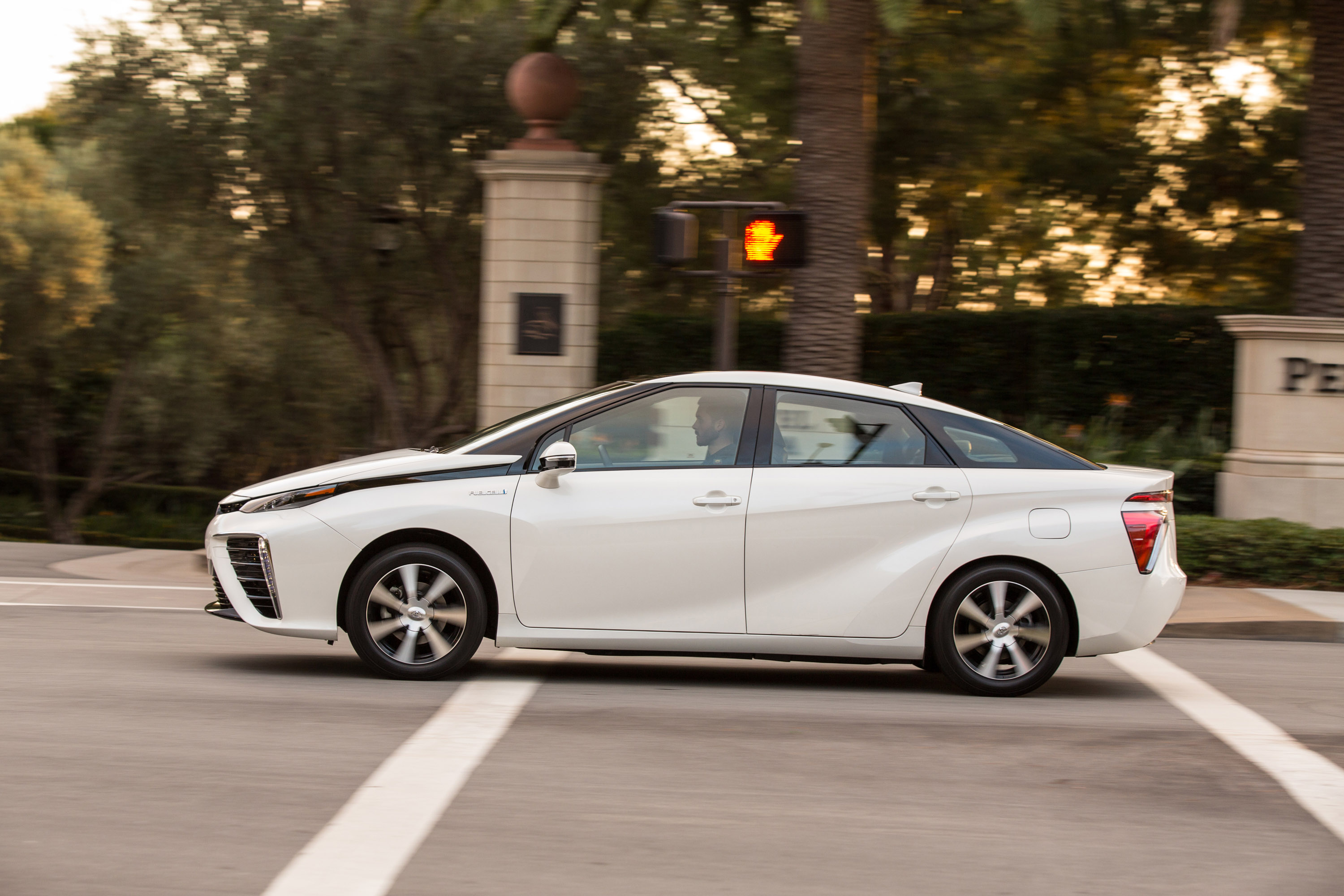 Toyota Mirai photo #30