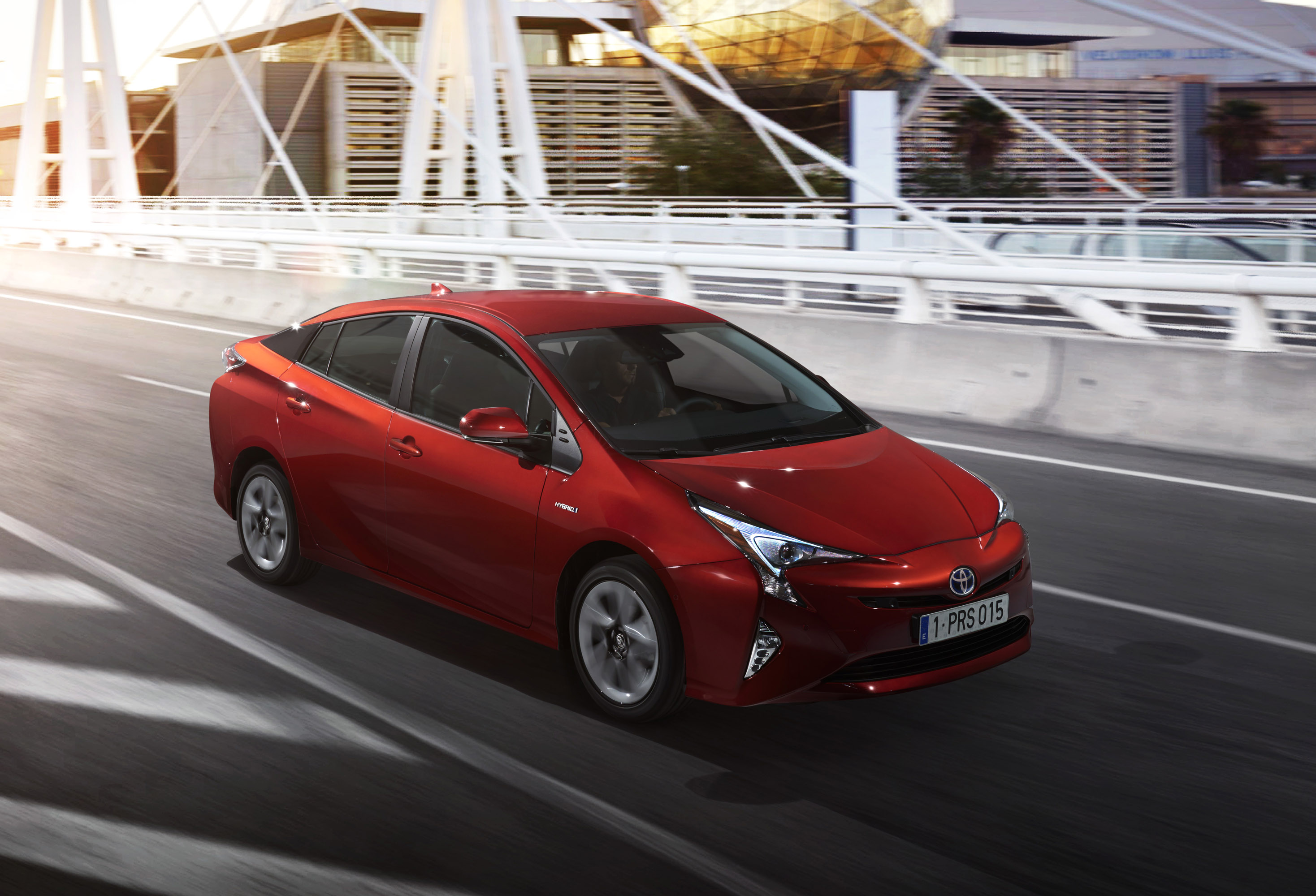 Автомобили гибриды в россии. Toyota Prius 40. Toyota Prius 2016. Тойота Приус 2022. Toyota Prius Hybrid 2016.