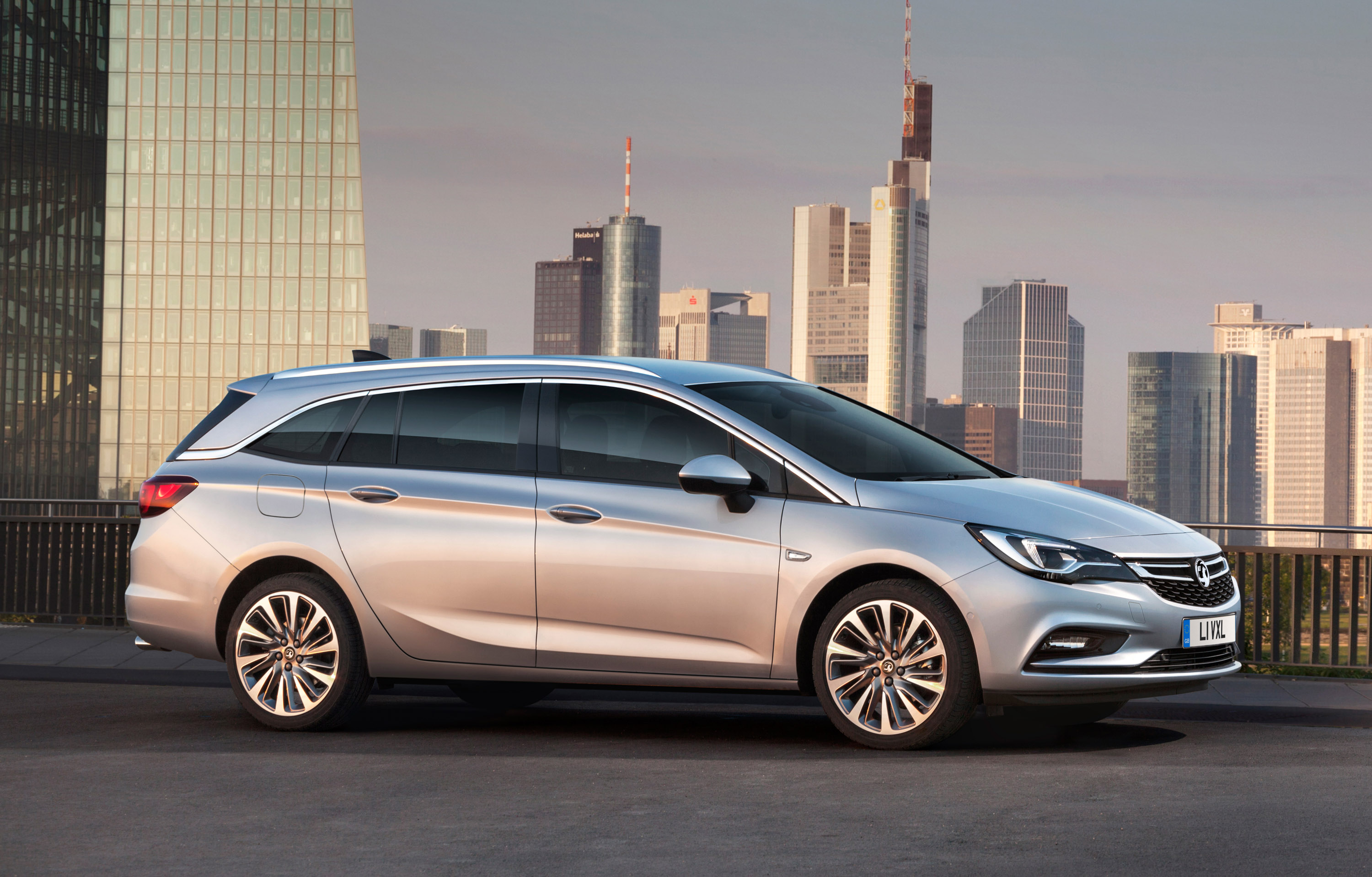 Vauxhall Astra Sports Tourer photo #2