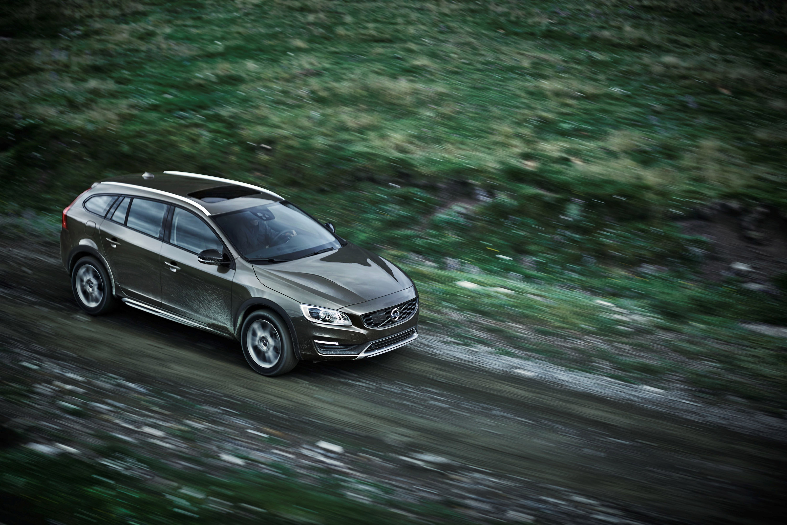 Volvo V60 Cross Country photo #2