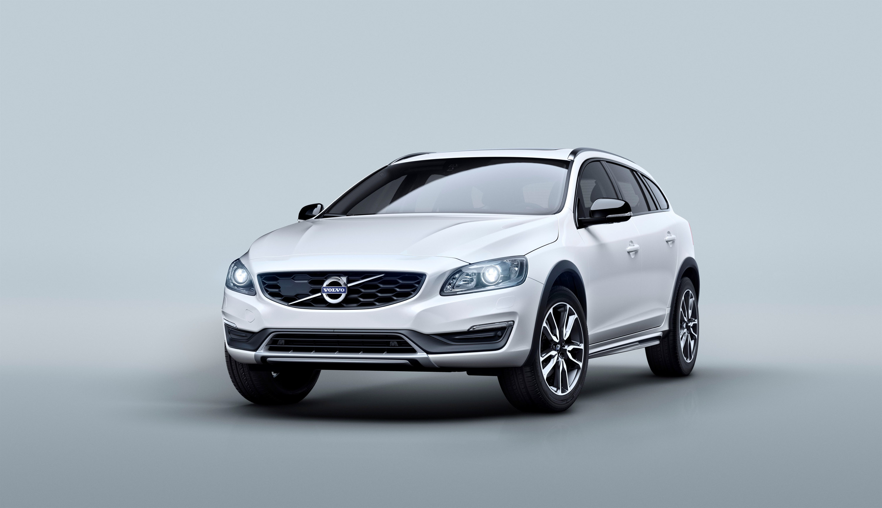 Volvo V60 Cross Country photo #3